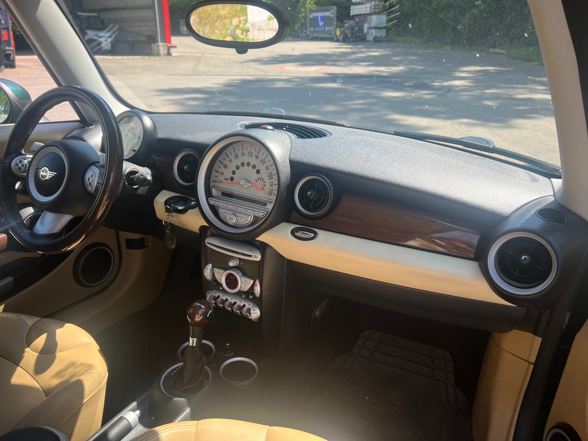 MINI Cooper-image-9