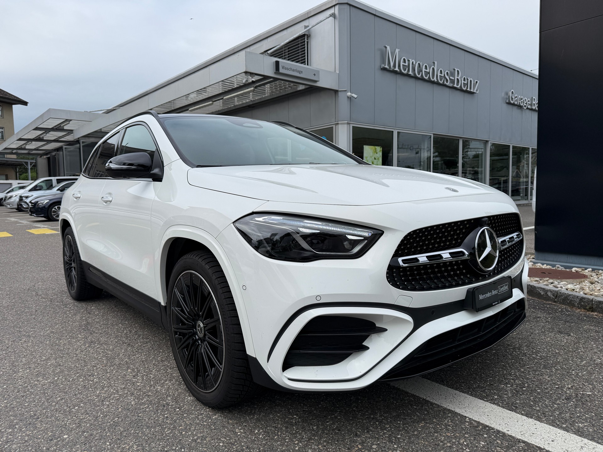 MERCEDES-BENZ GLA 220 d Swiss Star AMG Line 4matic-image-0