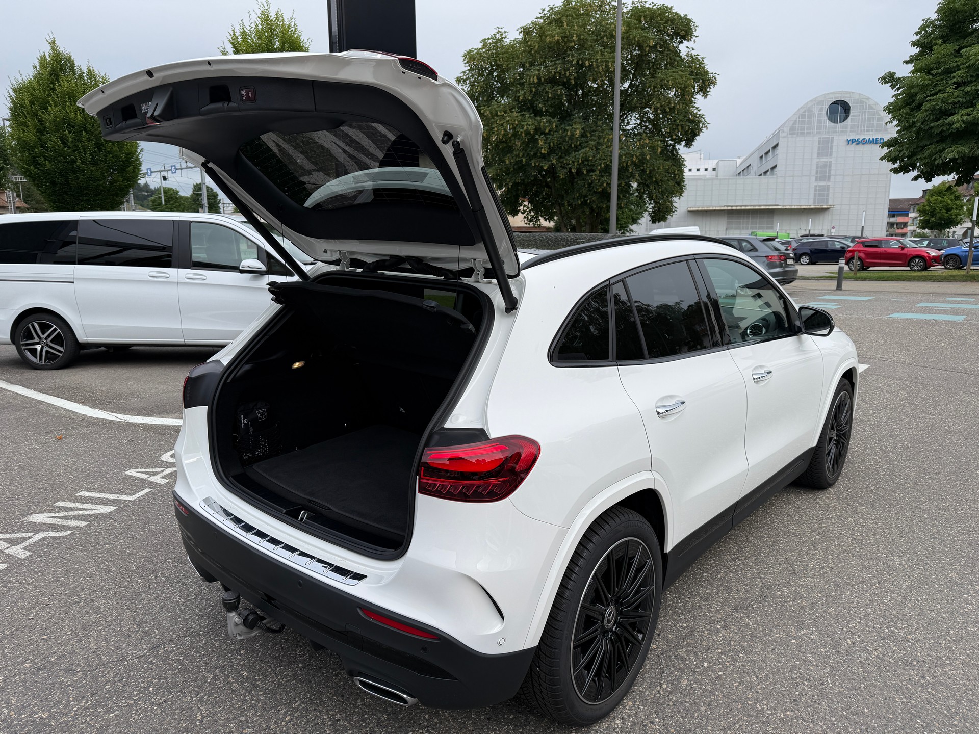 MERCEDES-BENZ GLA 220 d Swiss Star AMG Line 4matic-image-7