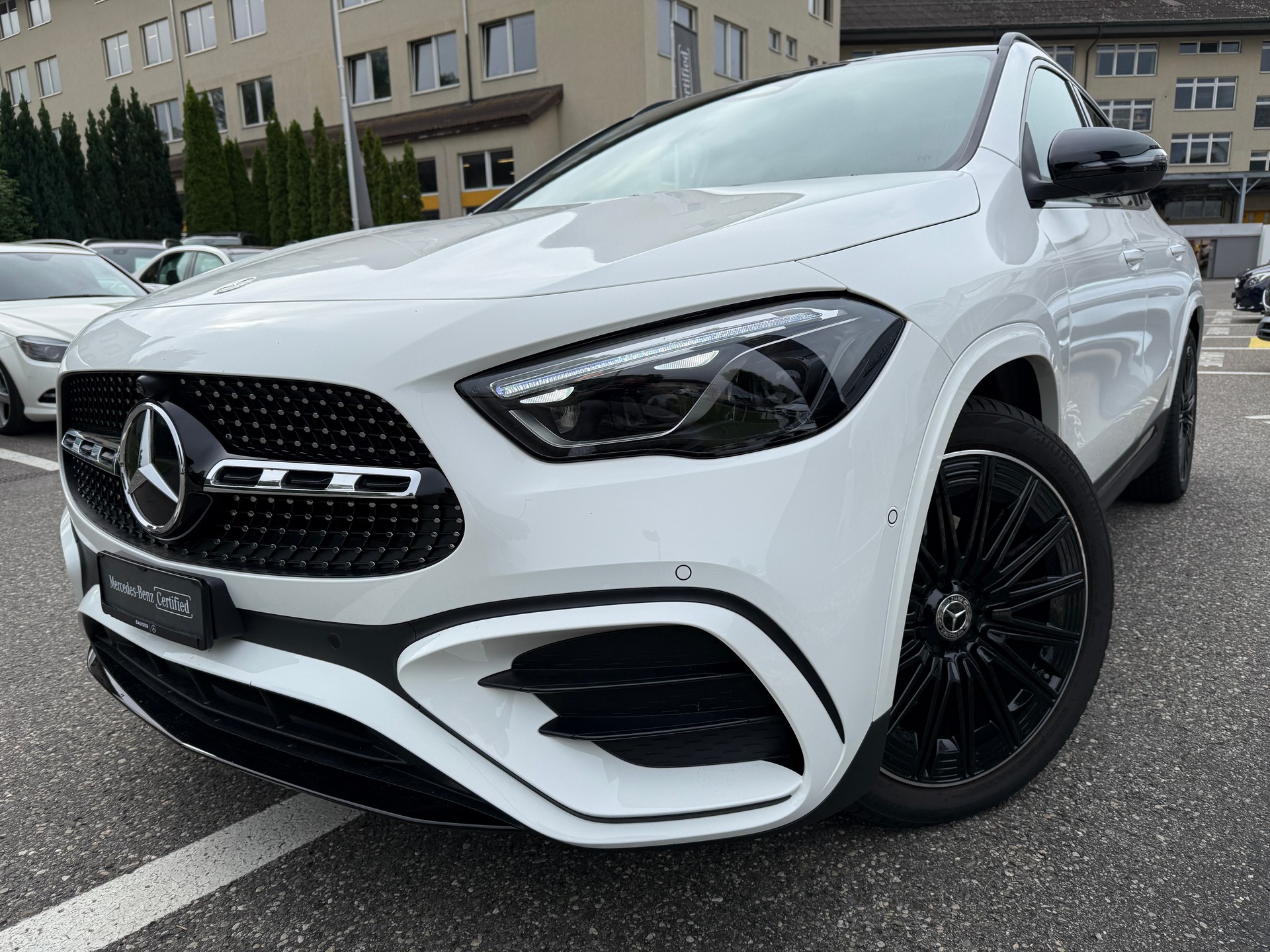 MERCEDES-BENZ GLA 220 d Swiss Star AMG Line 4matic-image-10