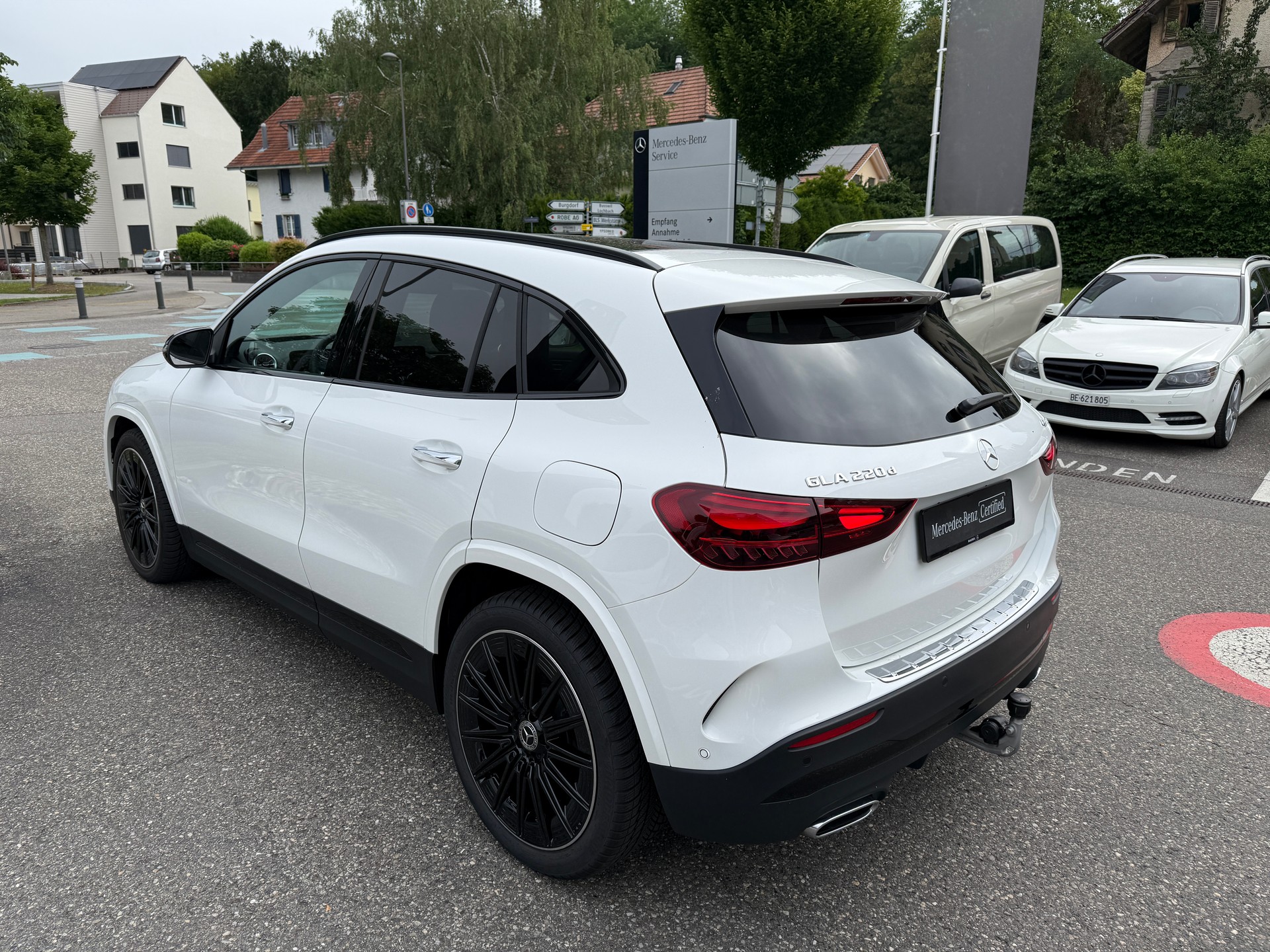 MERCEDES-BENZ GLA 220 d Swiss Star AMG Line 4matic-image-6