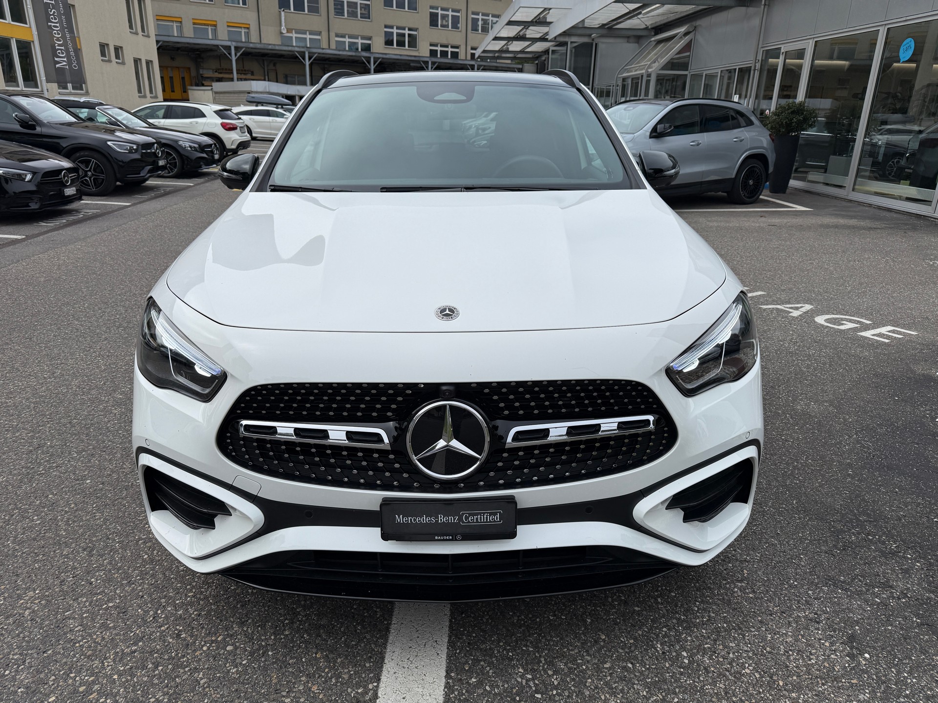 MERCEDES-BENZ GLA 220 d Swiss Star AMG Line 4matic-image-1