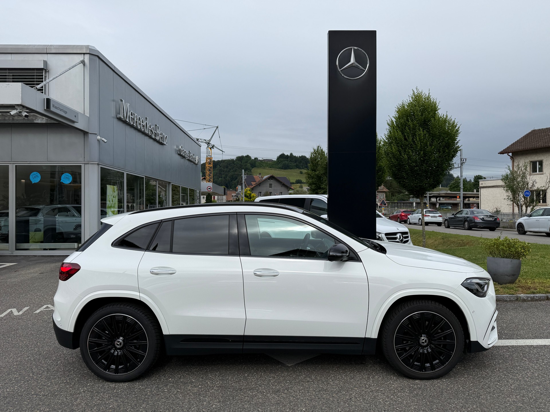 MERCEDES-BENZ GLA 220 d Swiss Star AMG Line 4matic-image-9
