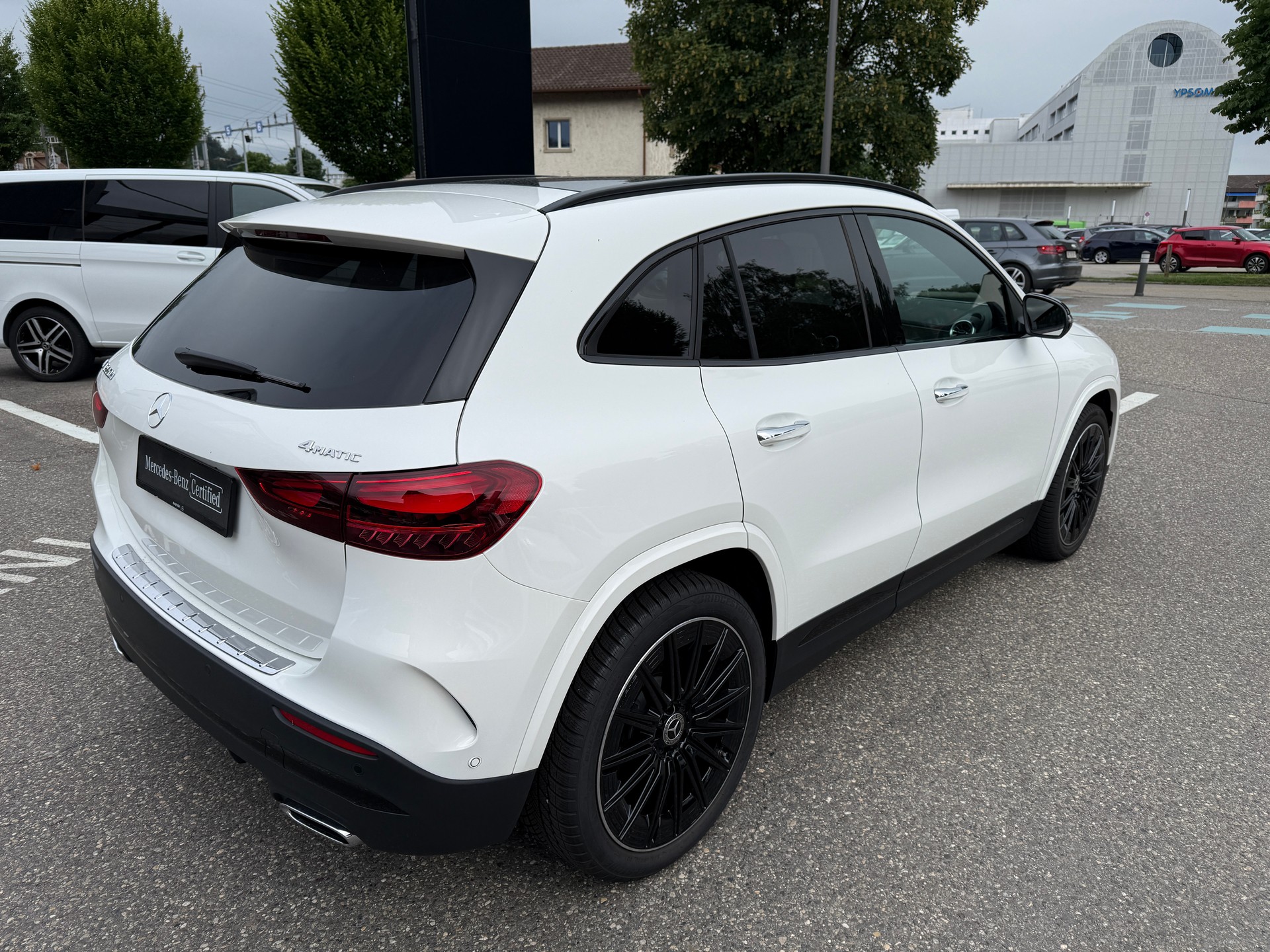 MERCEDES-BENZ GLA 220 d Swiss Star AMG Line 4matic-image-8