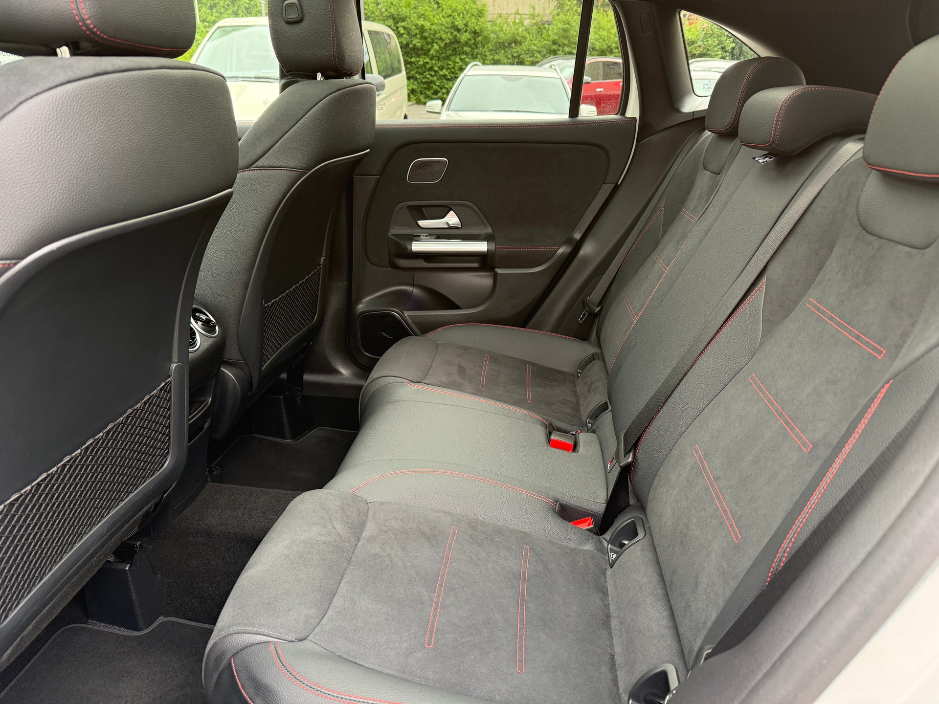 MERCEDES-BENZ GLA 220 d Swiss Star AMG Line 4matic-image-5