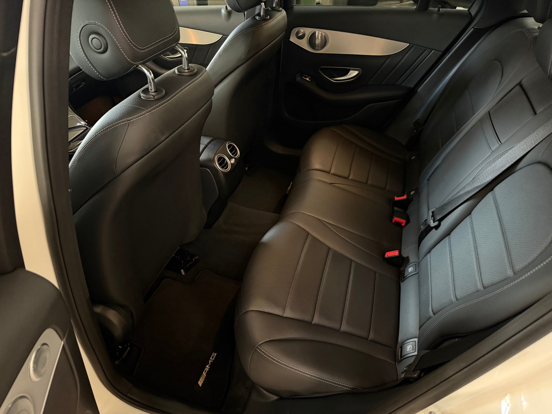 MERCEDES-BENZ GLC 300 4Matic AMG Line 9G-Tronic-image-19