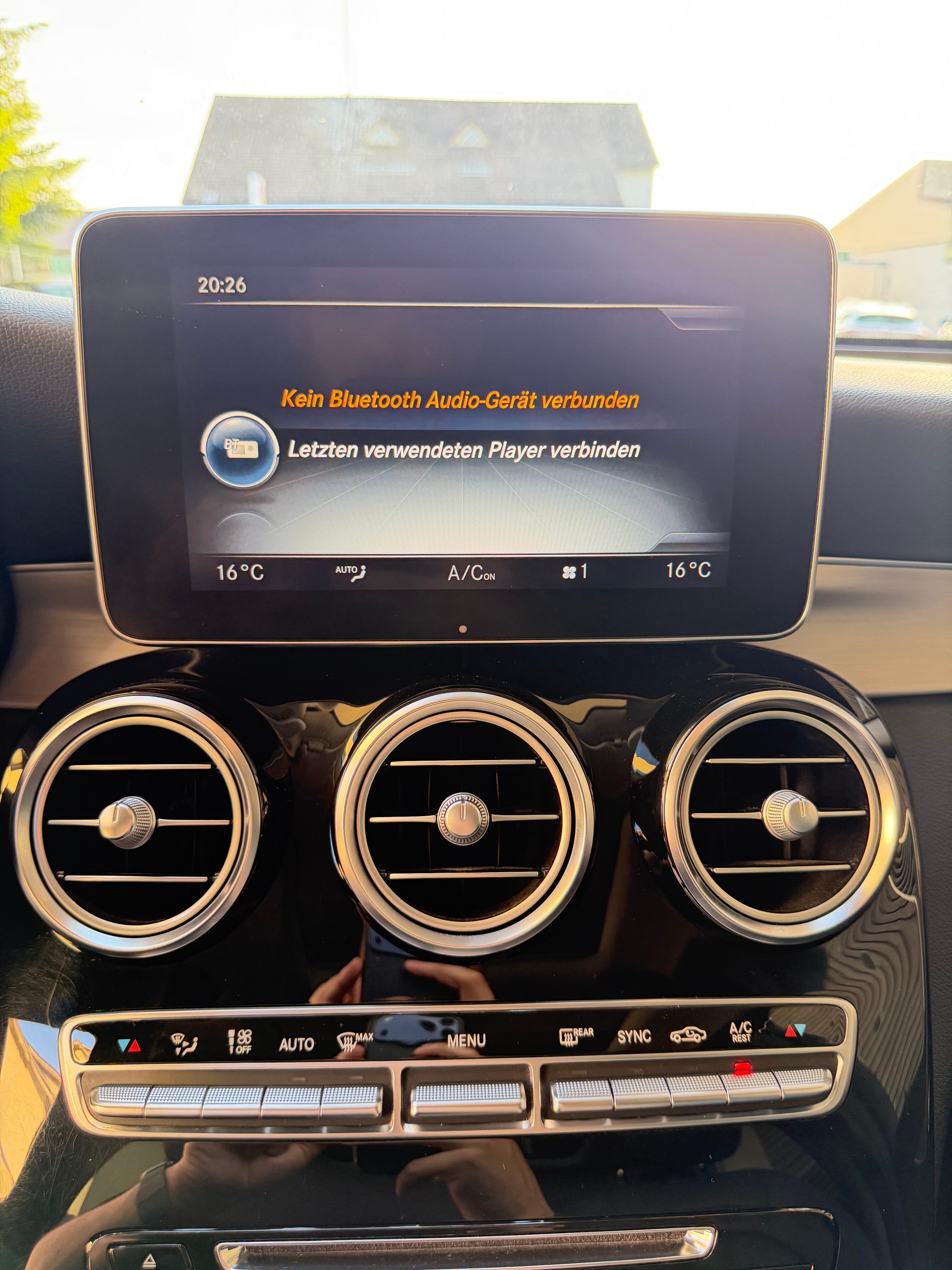 MERCEDES-BENZ GLC 300 4Matic AMG Line 9G-Tronic-image-14