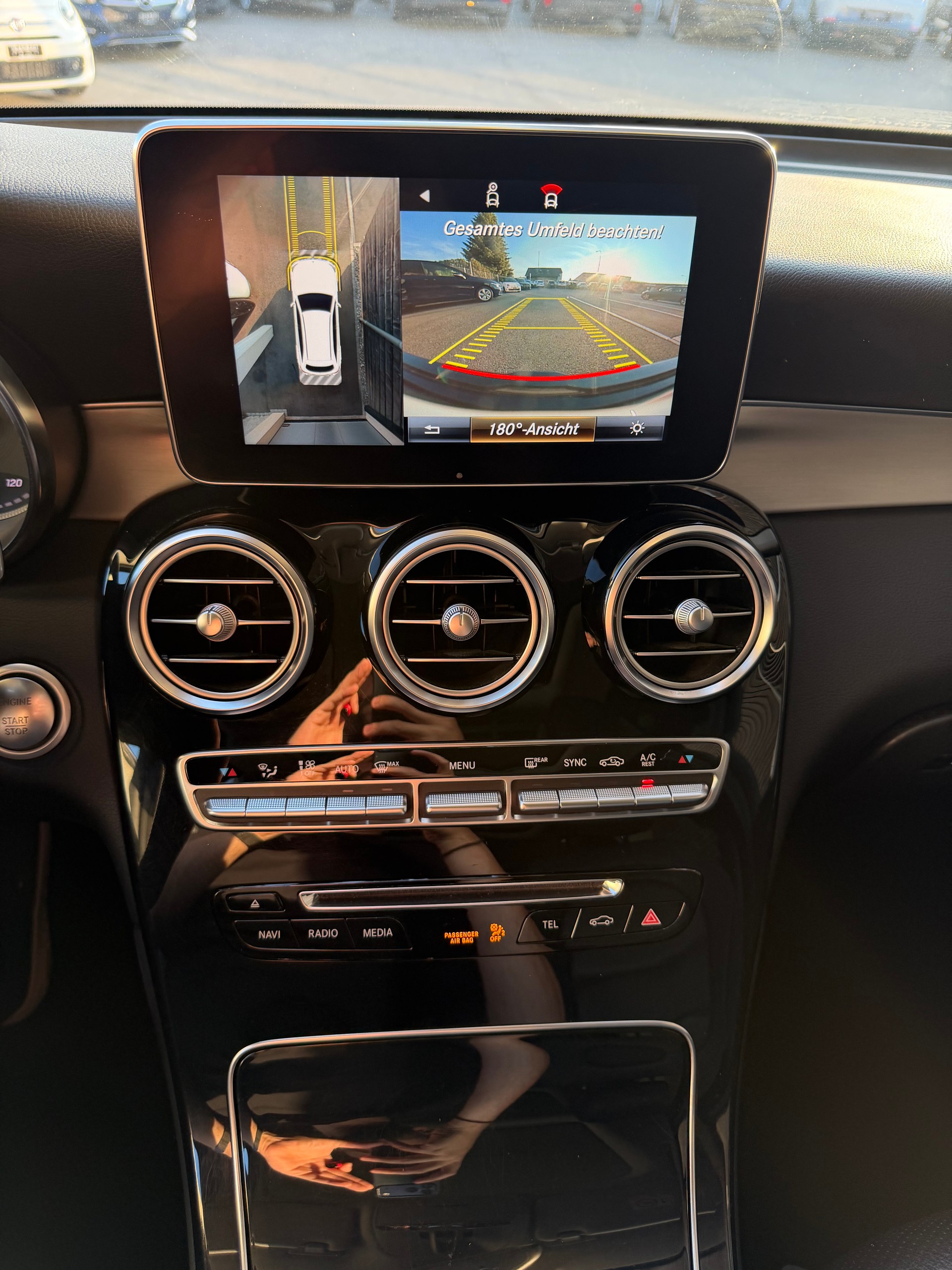 MERCEDES-BENZ GLC 300 4Matic AMG Line 9G-Tronic-image-9