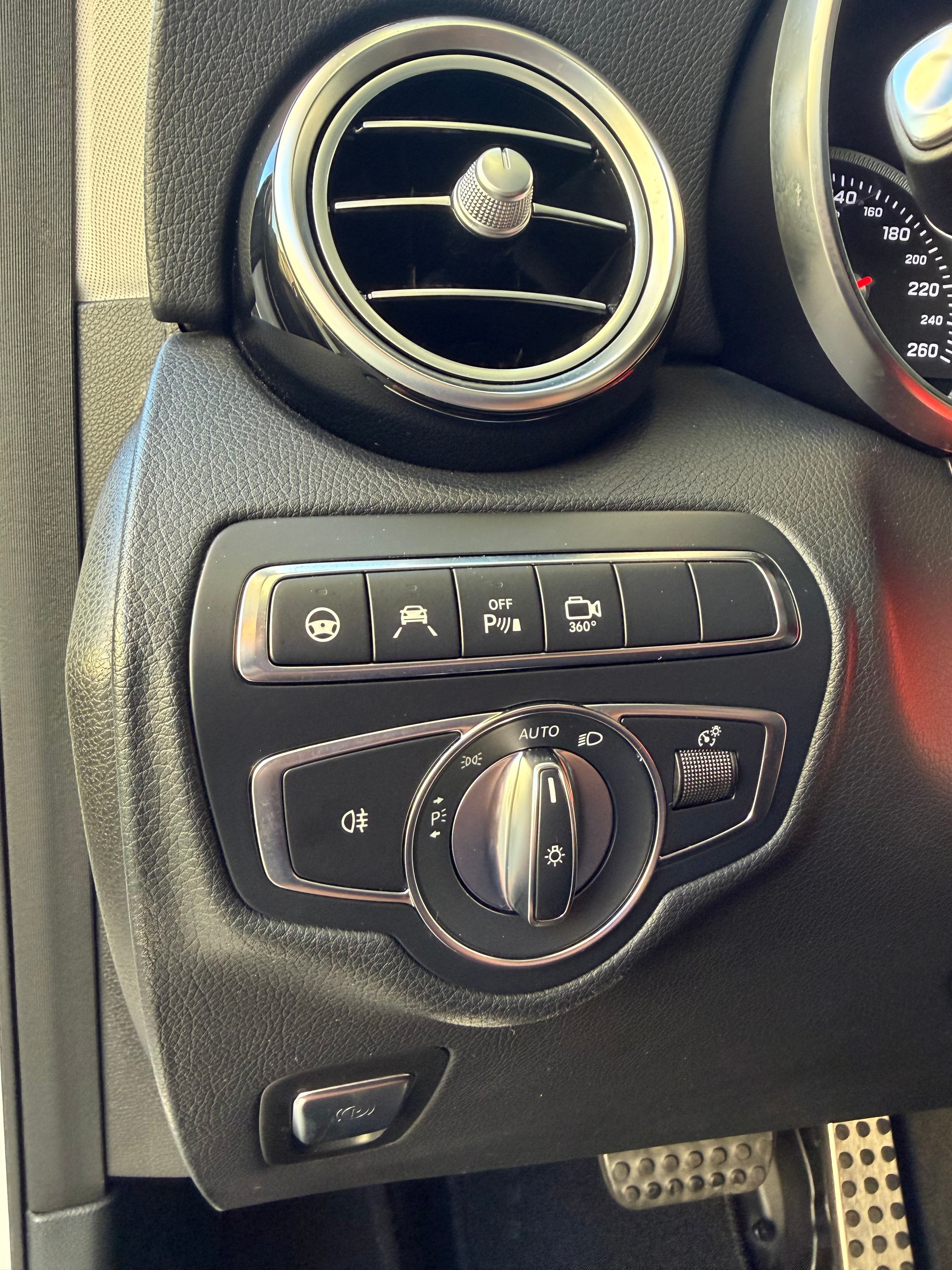MERCEDES-BENZ GLC 300 4Matic AMG Line 9G-Tronic-image-17