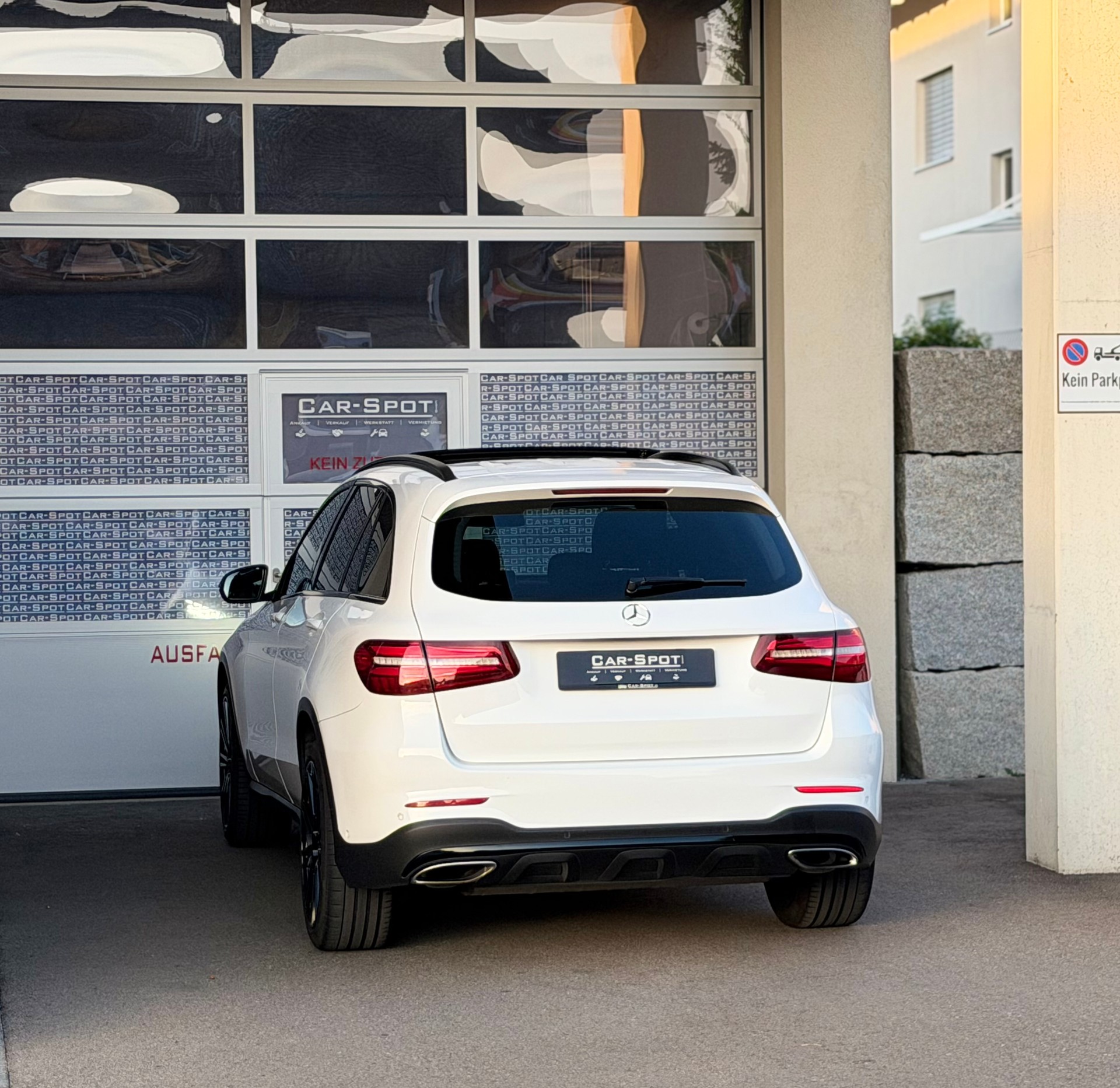 MERCEDES-BENZ GLC 300 4Matic AMG Line 9G-Tronic-image-5
