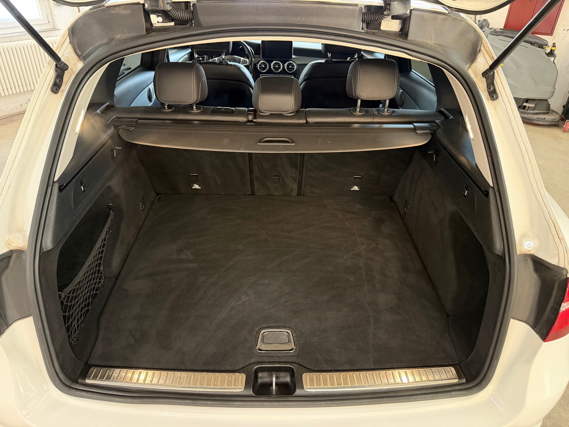 MERCEDES-BENZ GLC 300 4Matic AMG Line 9G-Tronic-image-20