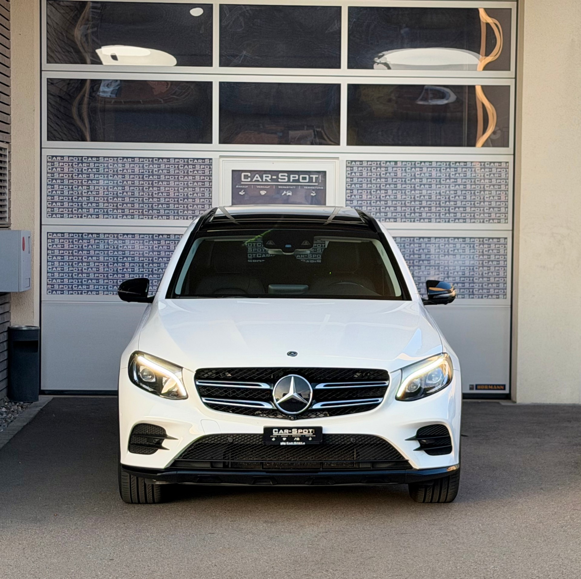 MERCEDES-BENZ GLC 300 4Matic AMG Line 9G-Tronic-image-1