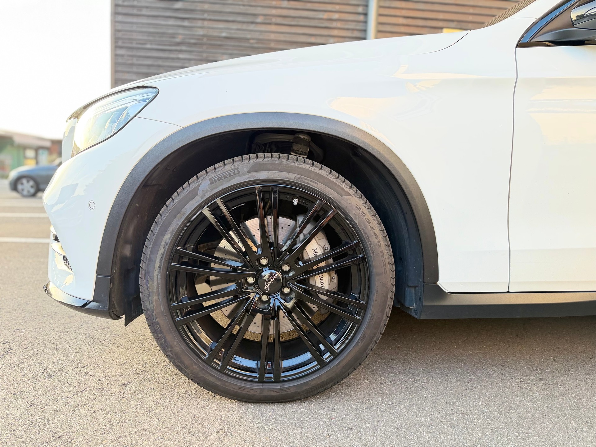 MERCEDES-BENZ GLC 300 4Matic AMG Line 9G-Tronic-image-6