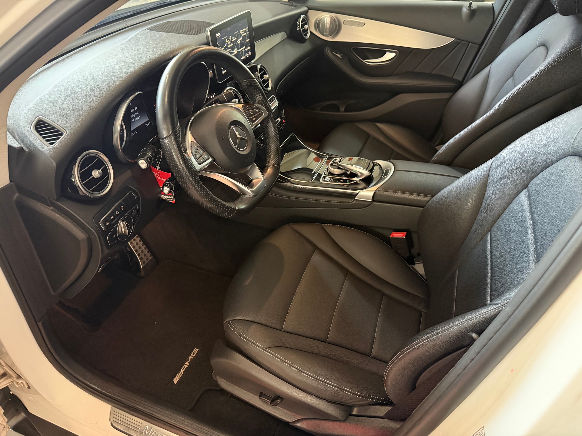 MERCEDES-BENZ GLC 300 4Matic AMG Line 9G-Tronic-image-10