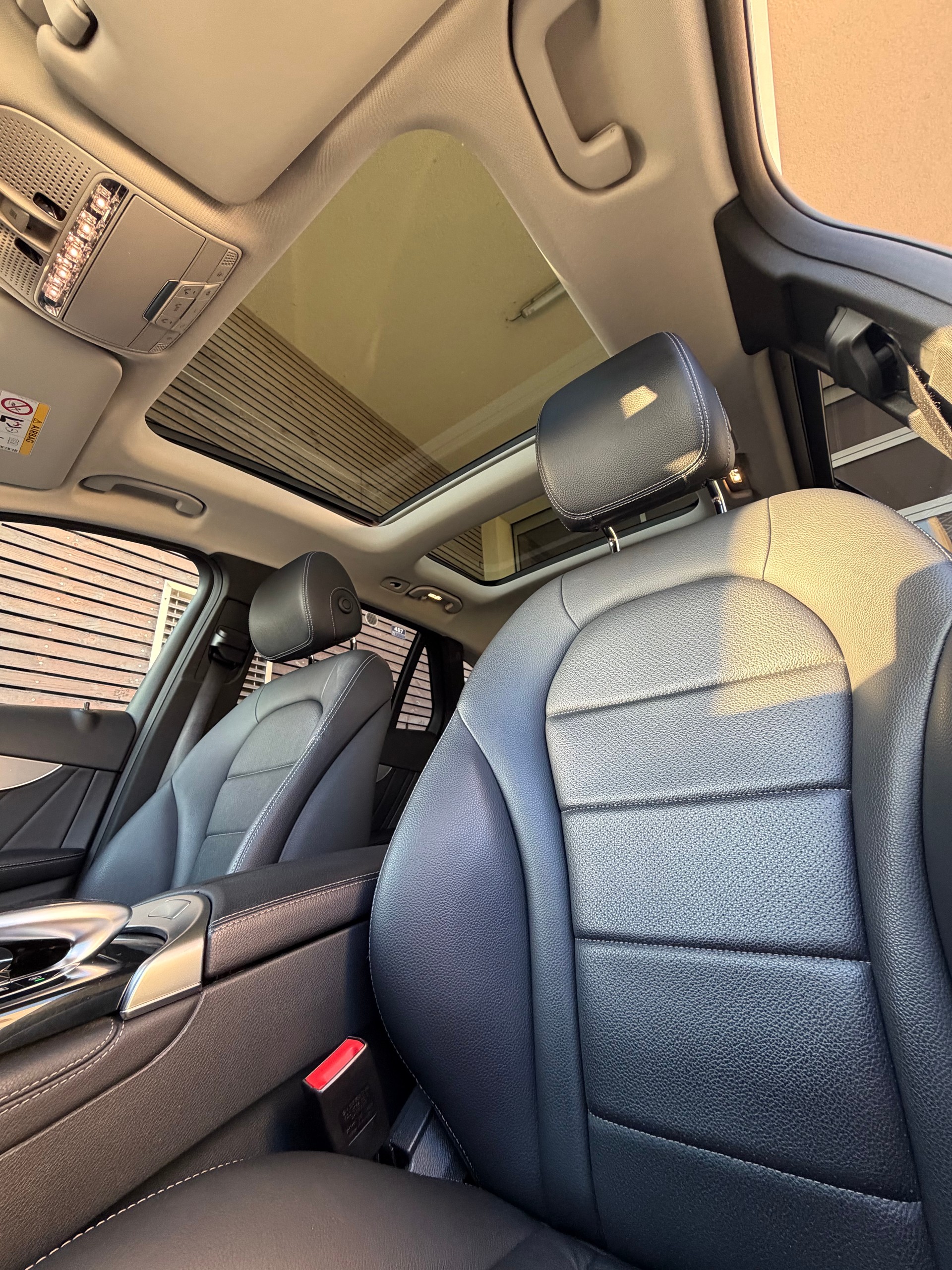 MERCEDES-BENZ GLC 300 4Matic AMG Line 9G-Tronic-image-16