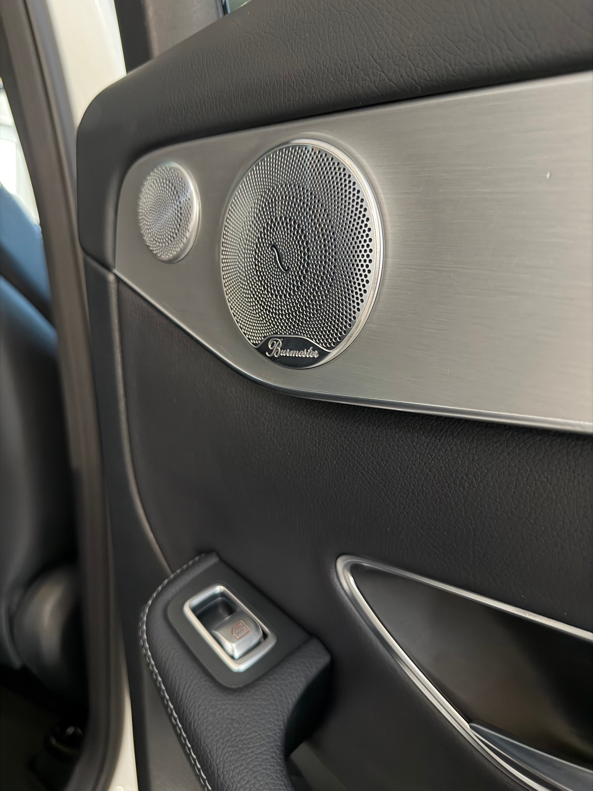 MERCEDES-BENZ GLC 300 4Matic AMG Line 9G-Tronic-image-15