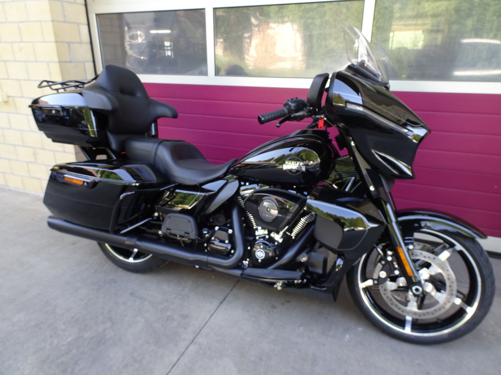 HARLEY-DAVIDSON FLHXU Street Glide Ultra 117-showroom-element-2