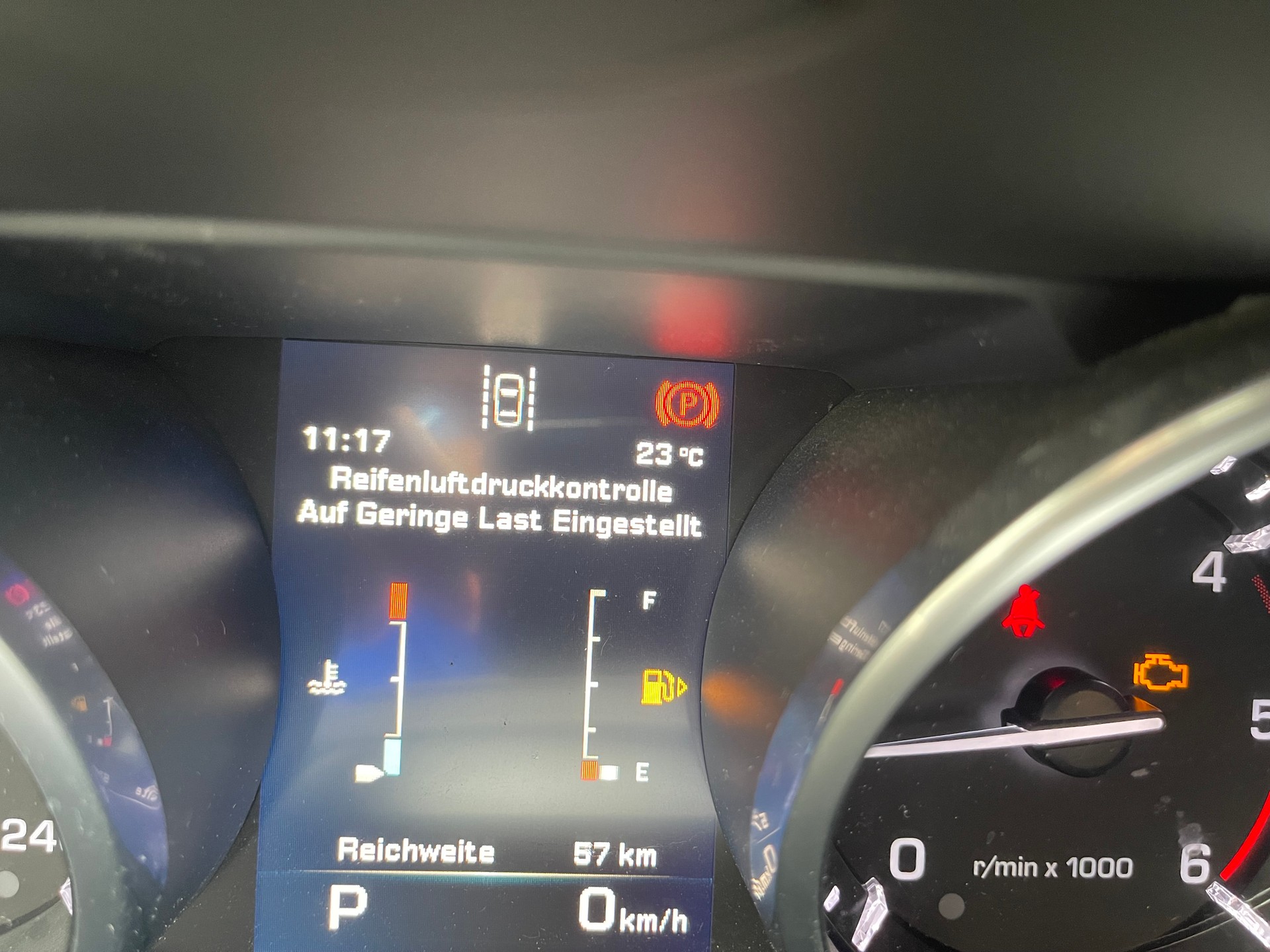 LAND ROVER Discovery Sport 2.0 TD4 HSE AT9-image-11