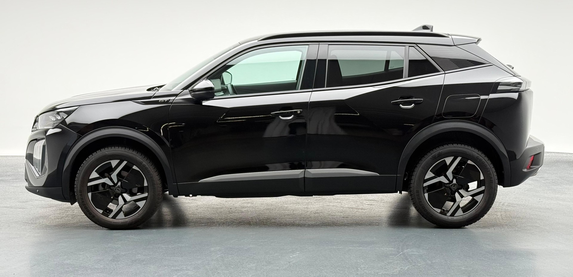 PEUGEOT 2008 1.2 PureTech 130 GT-image-3