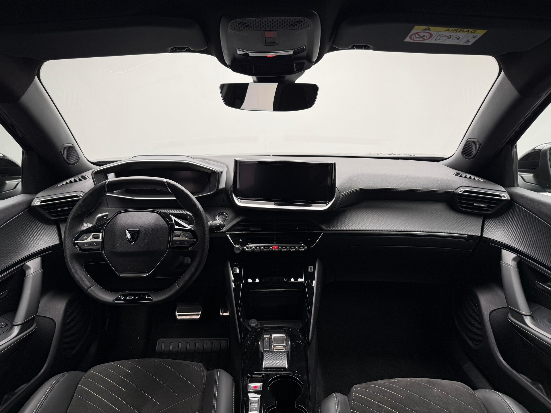 PEUGEOT 2008 1.2 PureTech 130 GT-image-8