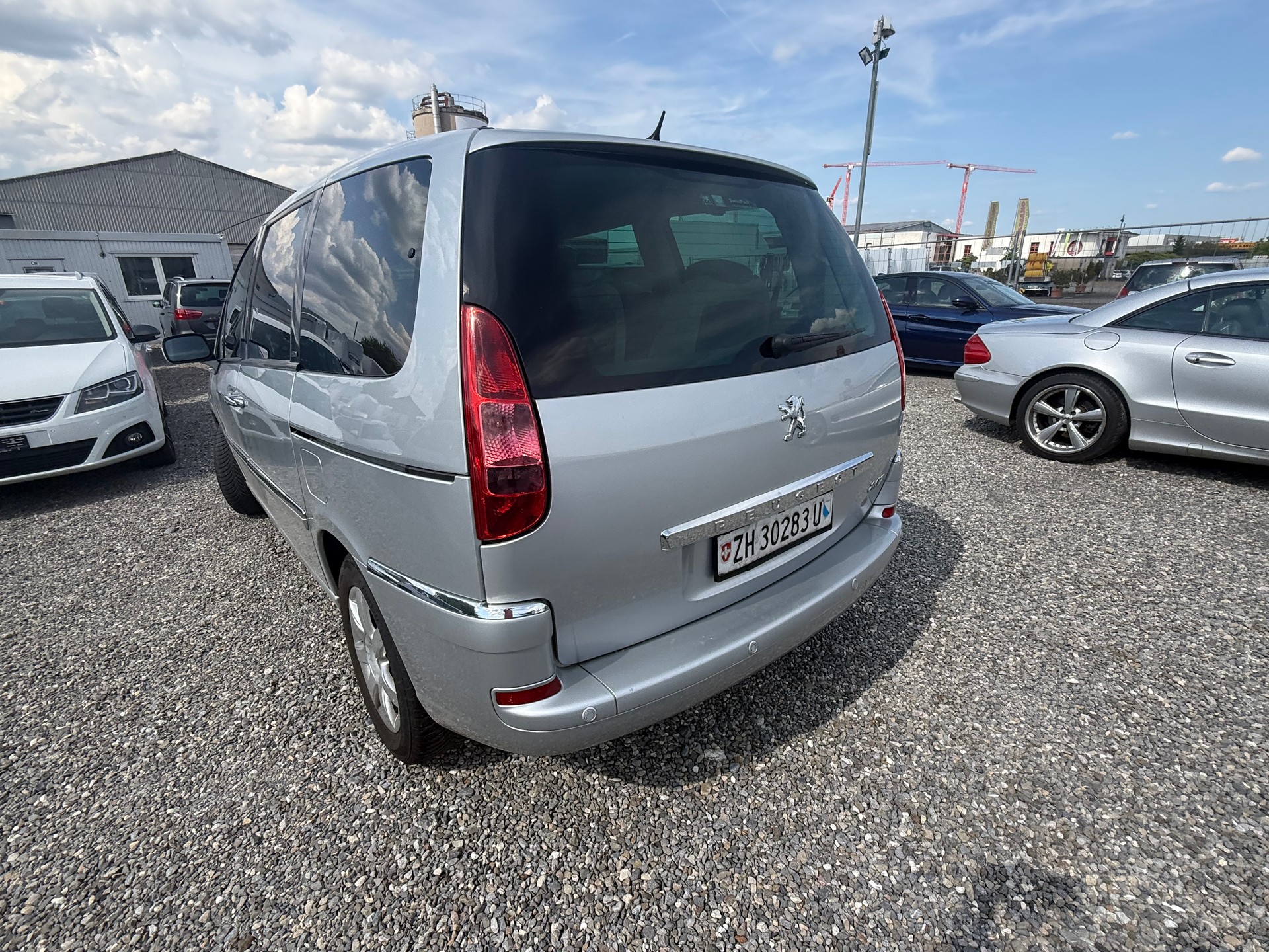PEUGEOT 807 2.2 16V HDi Swiss Edition Tiptronic-image-3