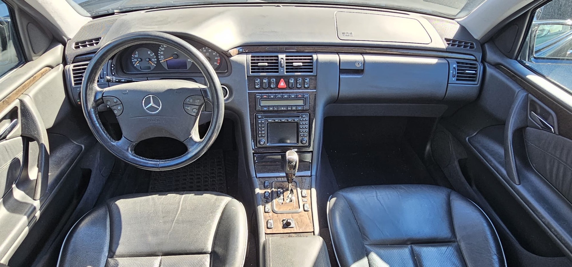 MERCEDES-BENZ E 280 Elégance 4-Matic Automatic-image-9