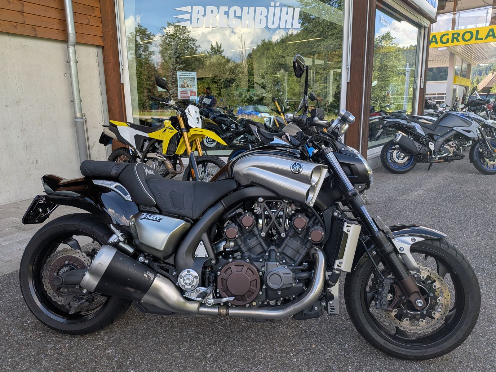 YAMAHA V-MAX