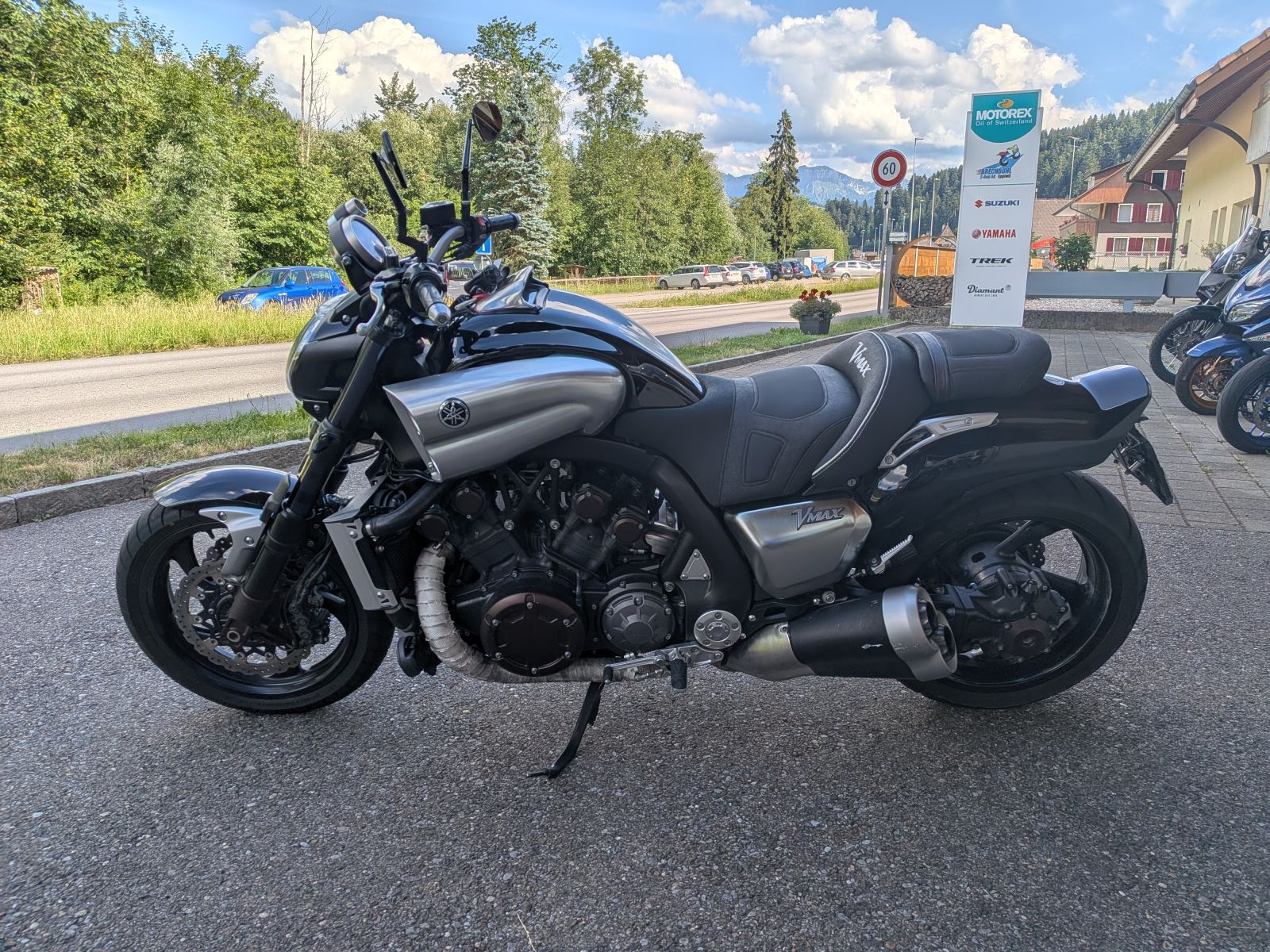 YAMAHA V-MAX-image-3