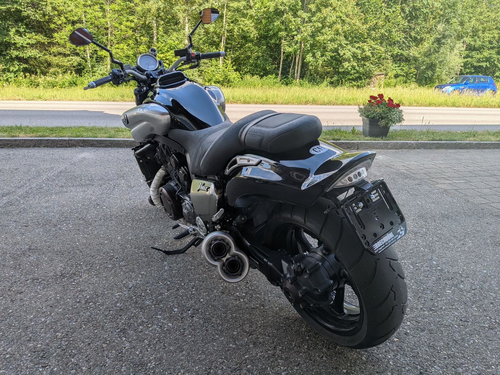YAMAHA V-MAX-image-4