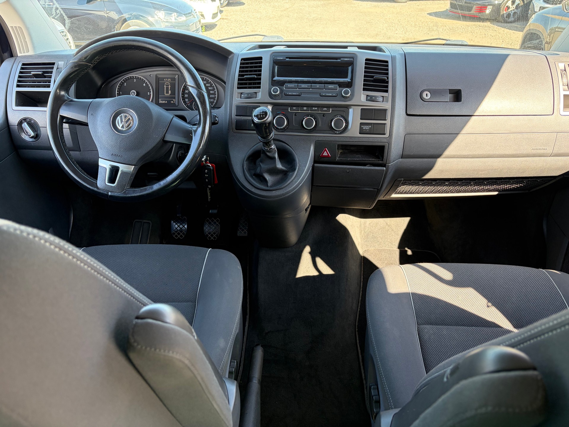 VW T5 Multivan 2.0 TDI CR Startline 4Motion-image-9