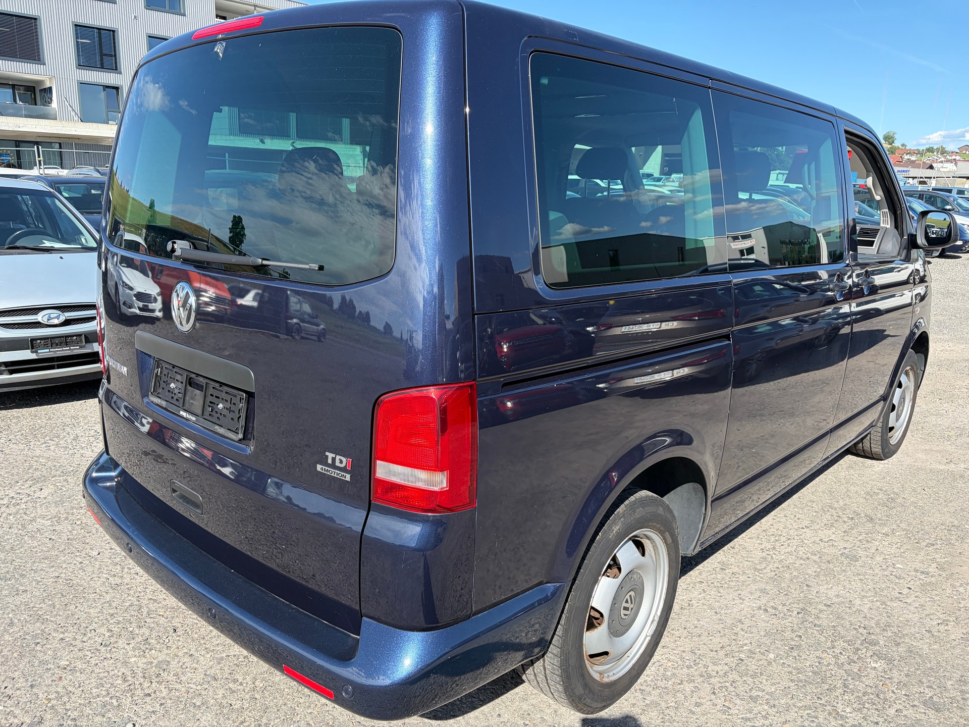 VW T5 Multivan 2.0 TDI CR Startline 4Motion-image-7