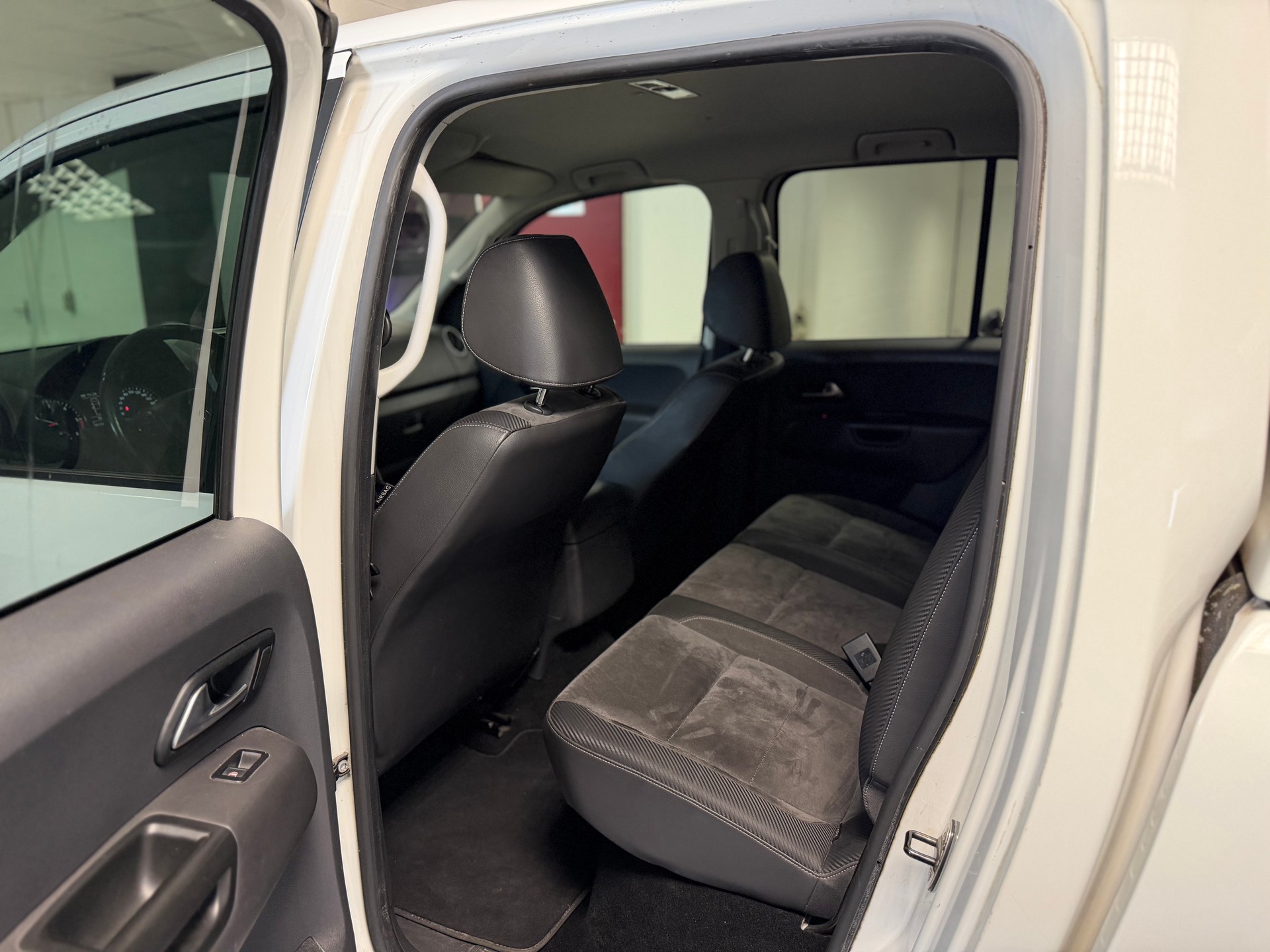 VW Amarok 2.0 BiTDI Highline 4Motion permanent A-image-24