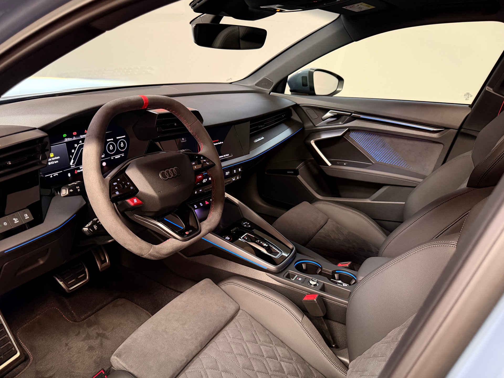 AUDI RS3 Sportback 2.5 TSI quattro S-tronic-image-16