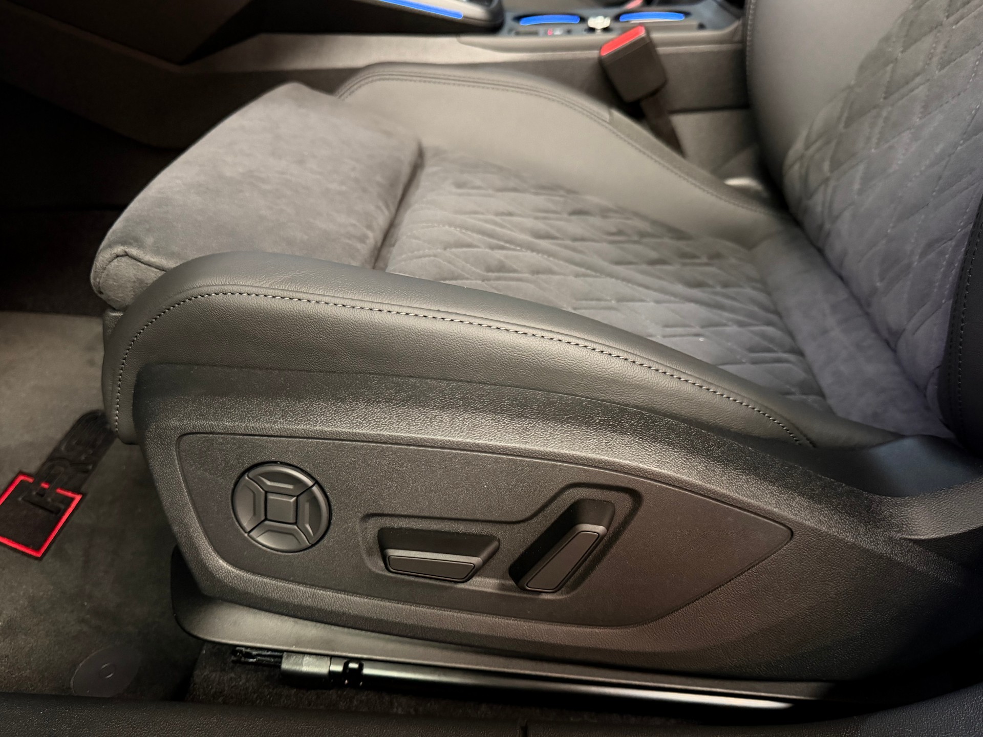 AUDI RS3 Sportback 2.5 TSI quattro S-tronic-image-15