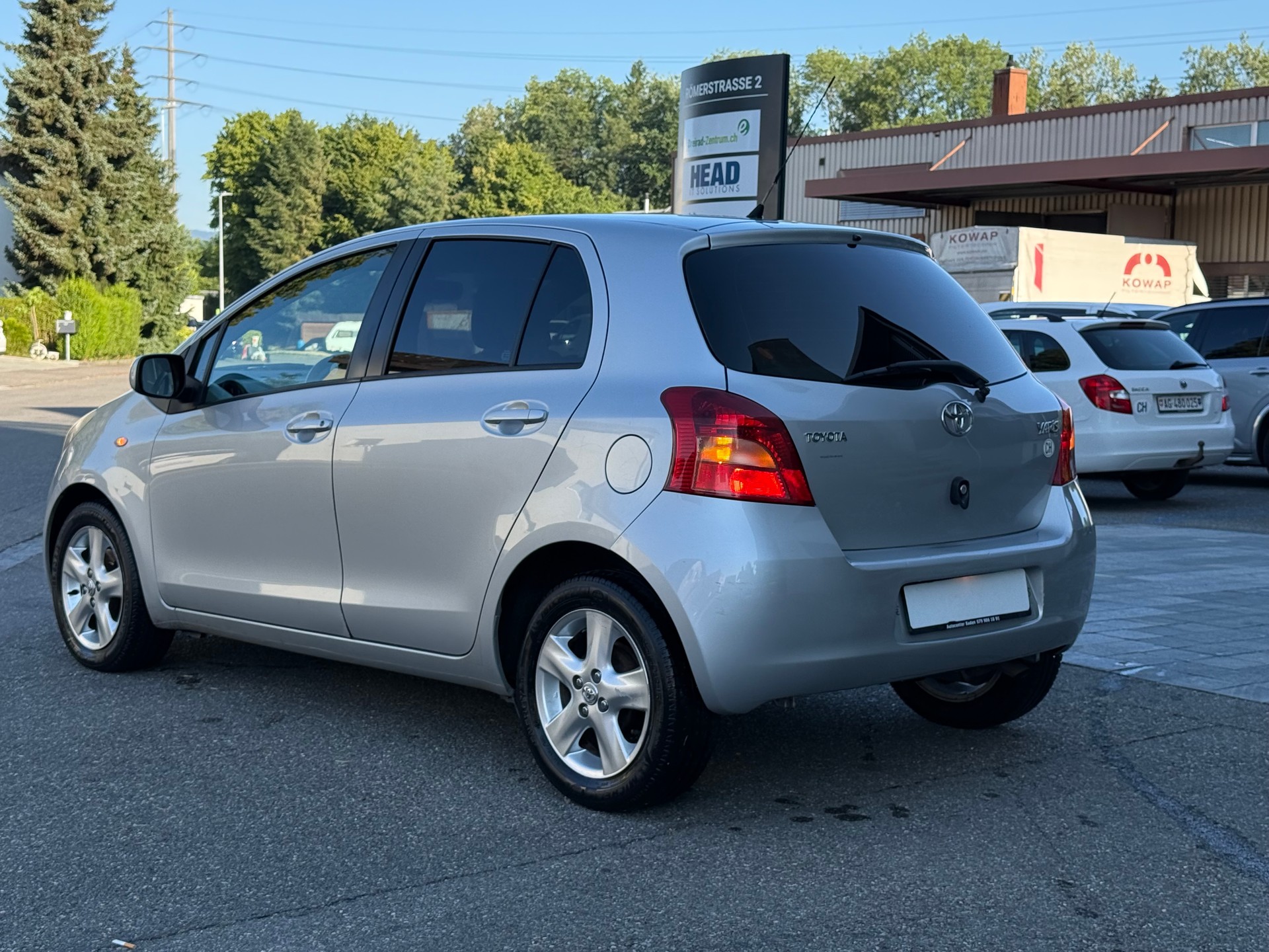 TOYOTA Yaris 1.3 Linea Sol-image-4