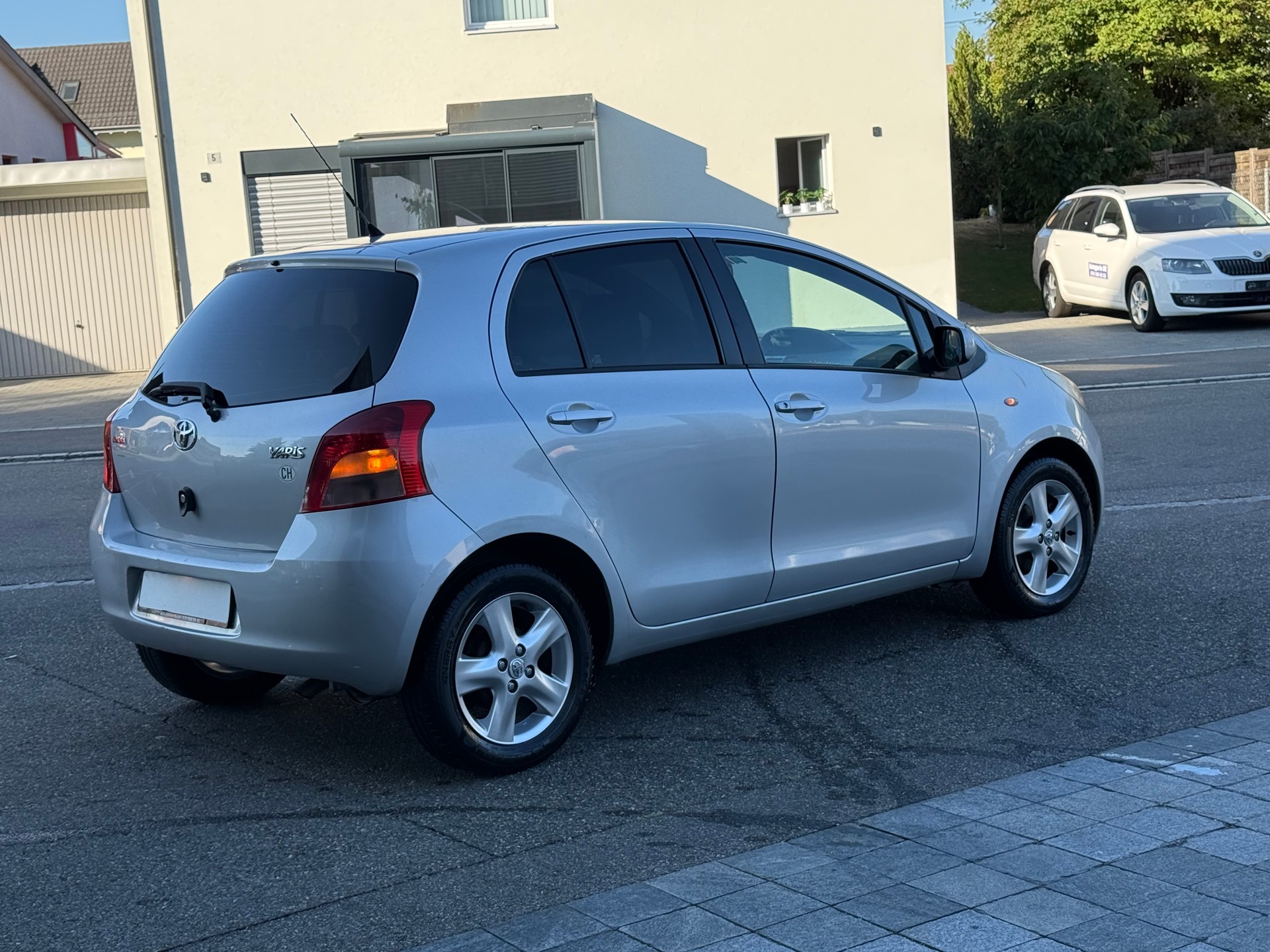 TOYOTA Yaris 1.3 Linea Sol-image-2