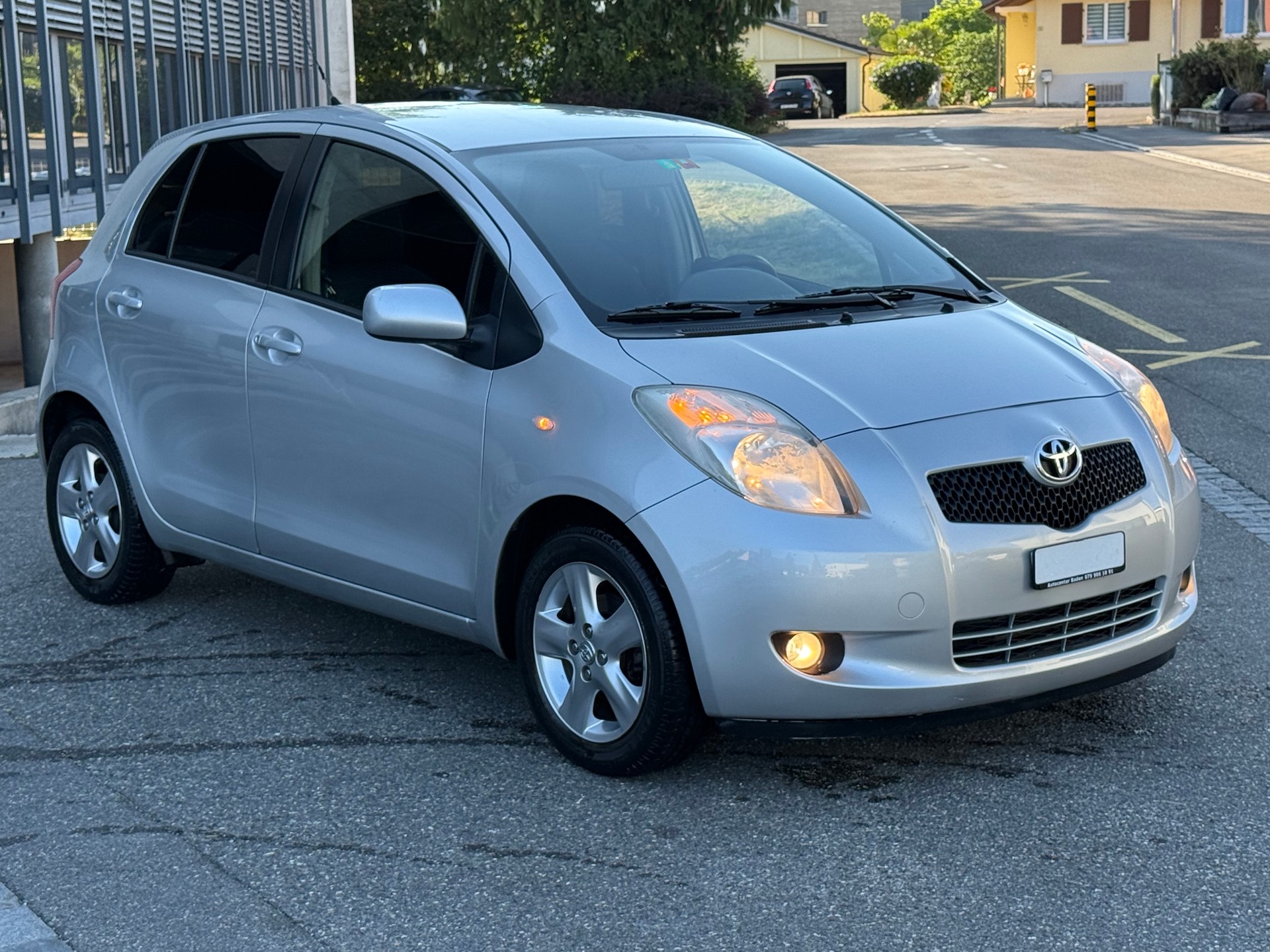 TOYOTA Yaris 1.3 Linea Sol-image-1