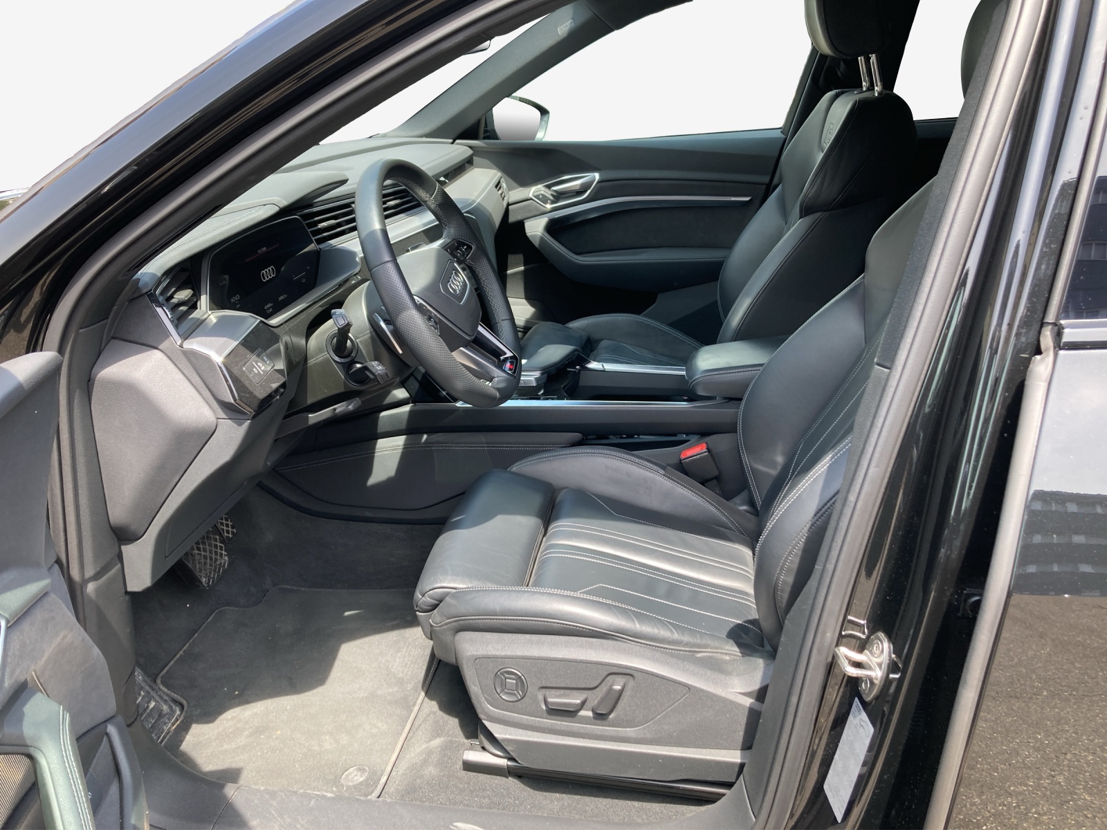 AUDI e-tron 55 Sportback S Line Black Edition quattro-image-8