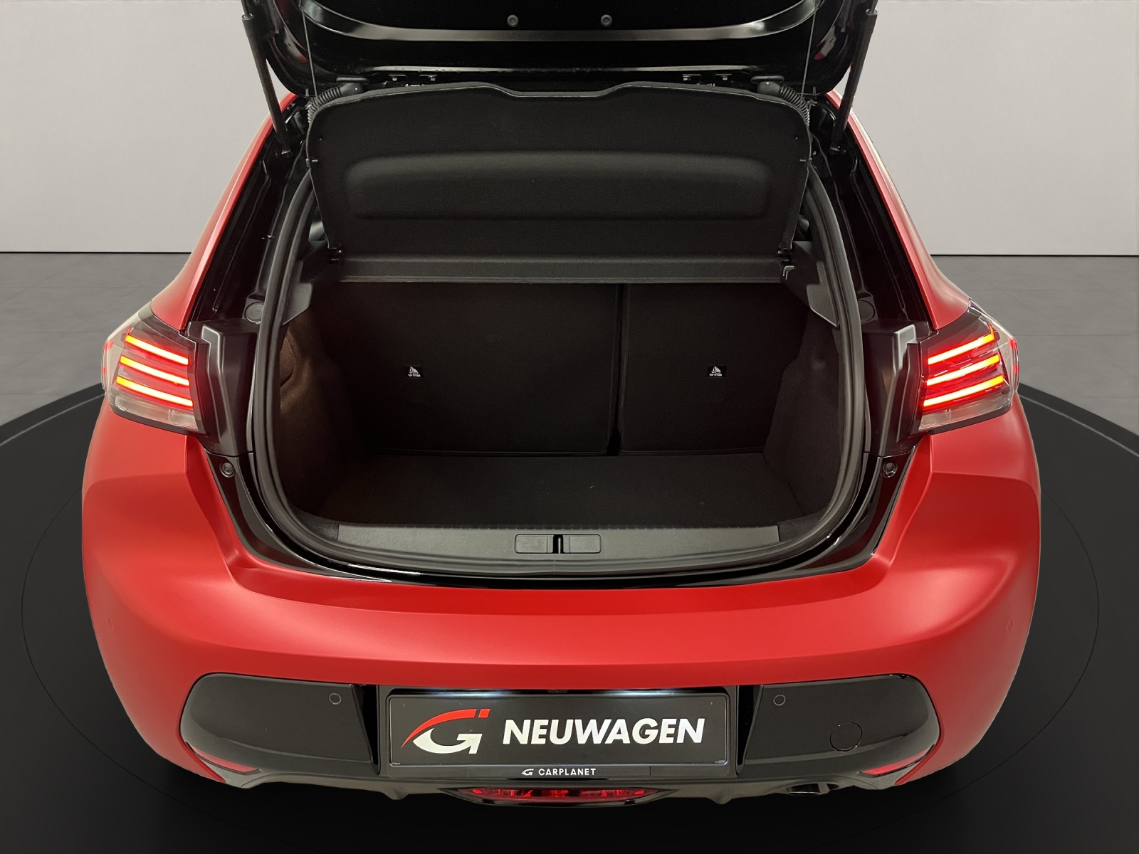PEUGEOT 208 1.2 Hybrid Allure Premium-image-12