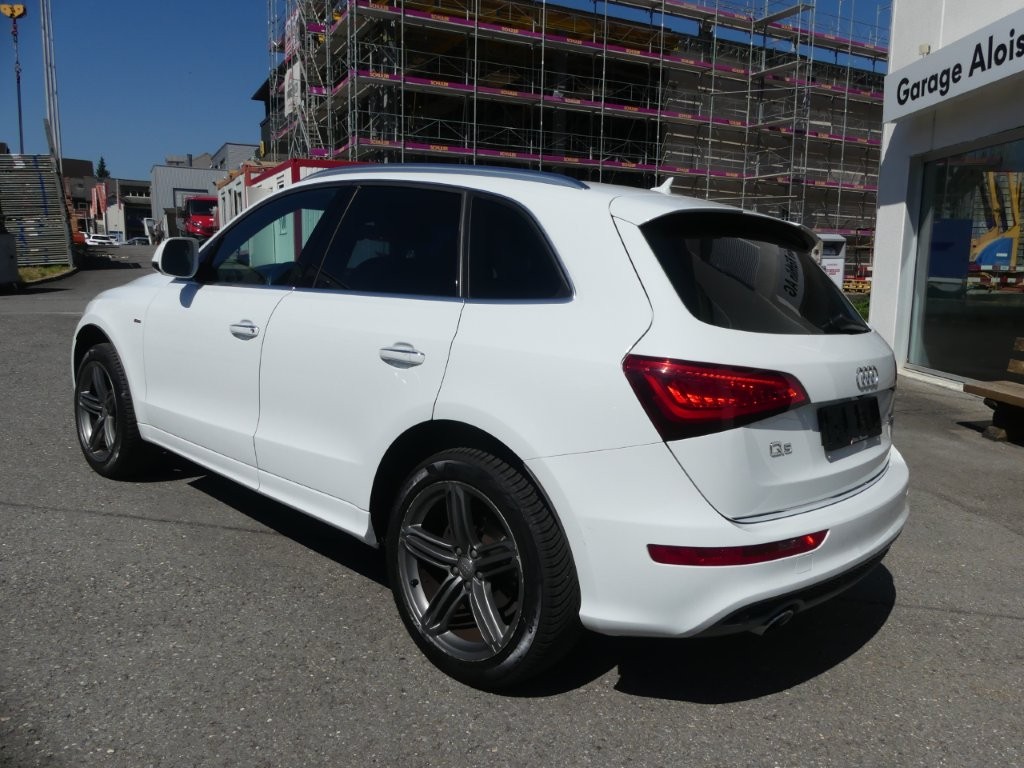 AUDI Q5 2.0 TDI quattro S-tronic-image-1