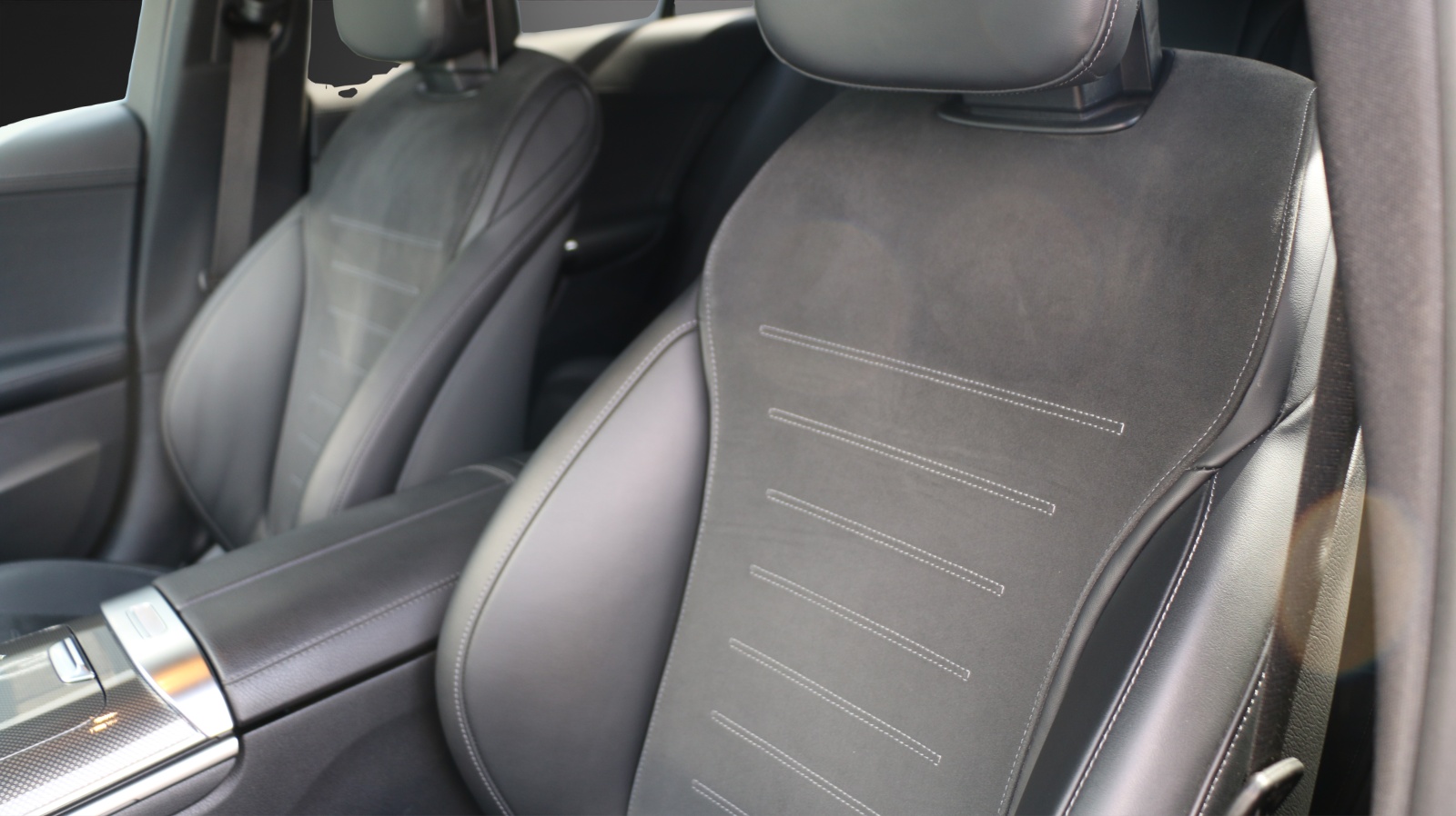 MERCEDES-BENZ C 220 d T AMG Line-image-8