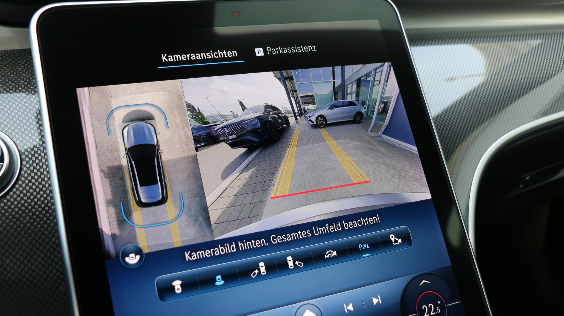MERCEDES-BENZ C 220 d T AMG Line-image-16