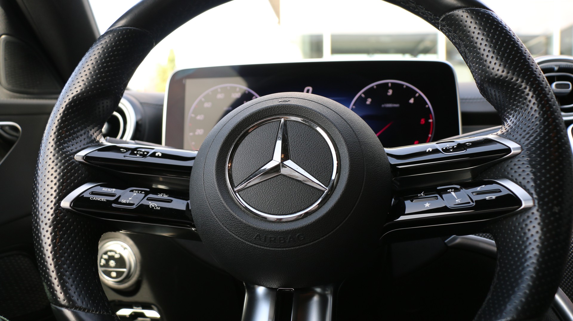 MERCEDES-BENZ C 220 d T AMG Line-image-11