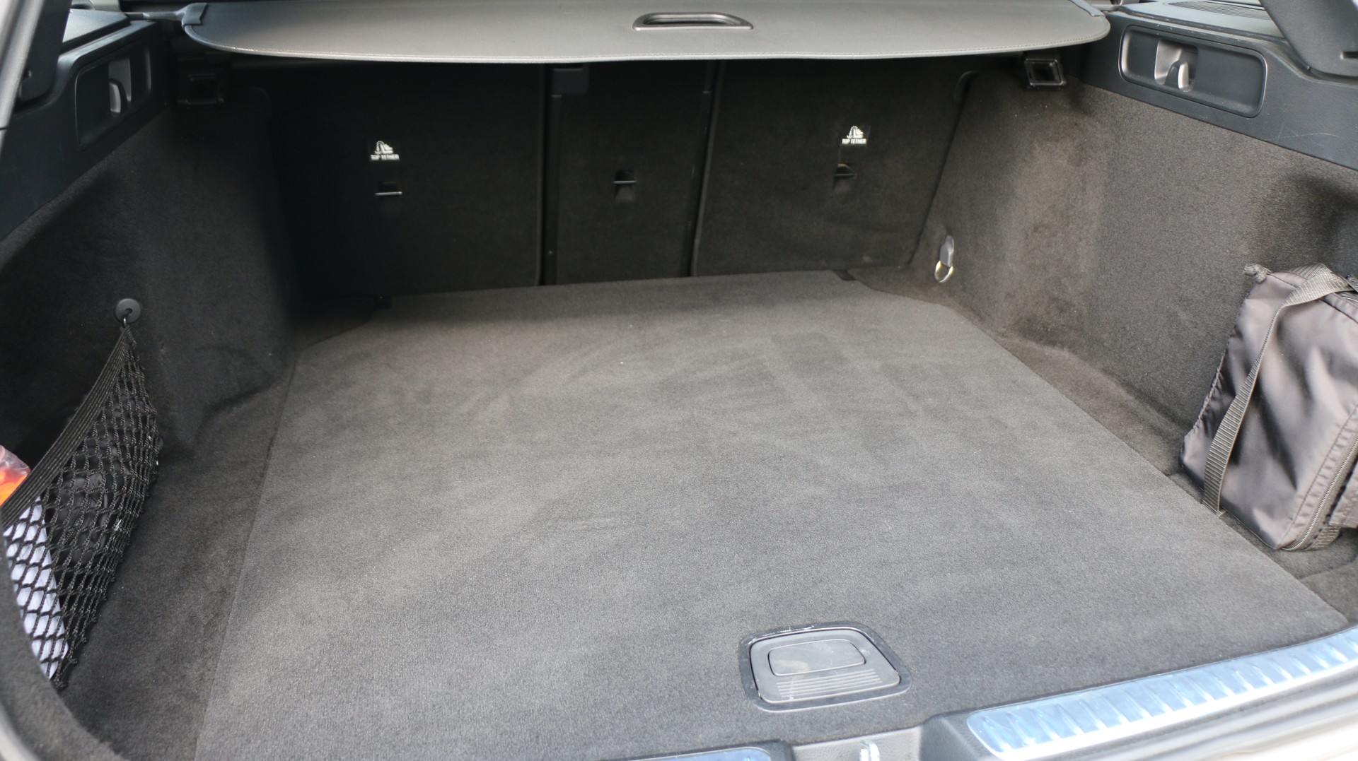 MERCEDES-BENZ C 220 d T AMG Line-image-10
