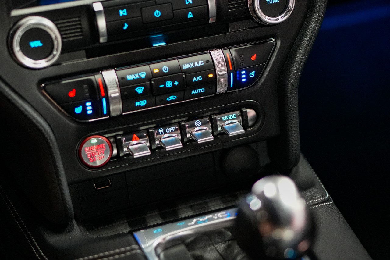 FORD Mustang Fastback 5.0 V8 GT Automat-image-19