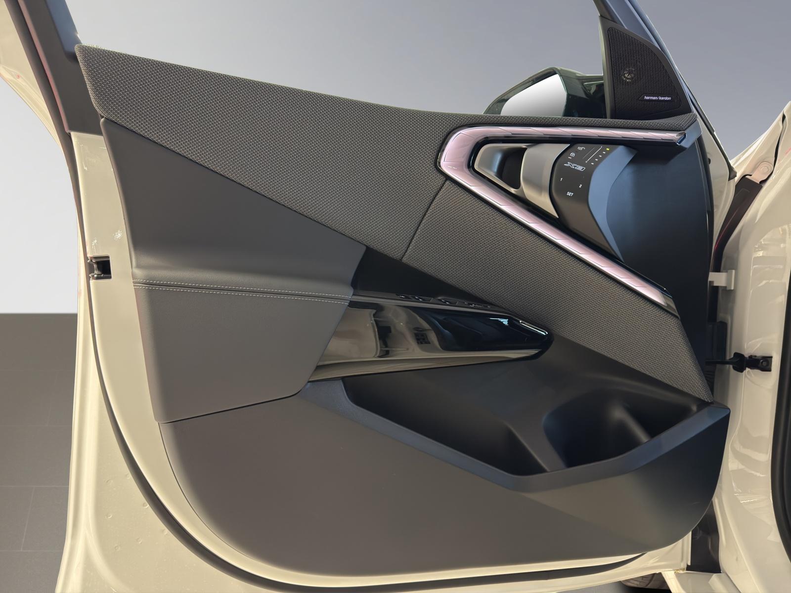 BMW X3 M50i-image-15