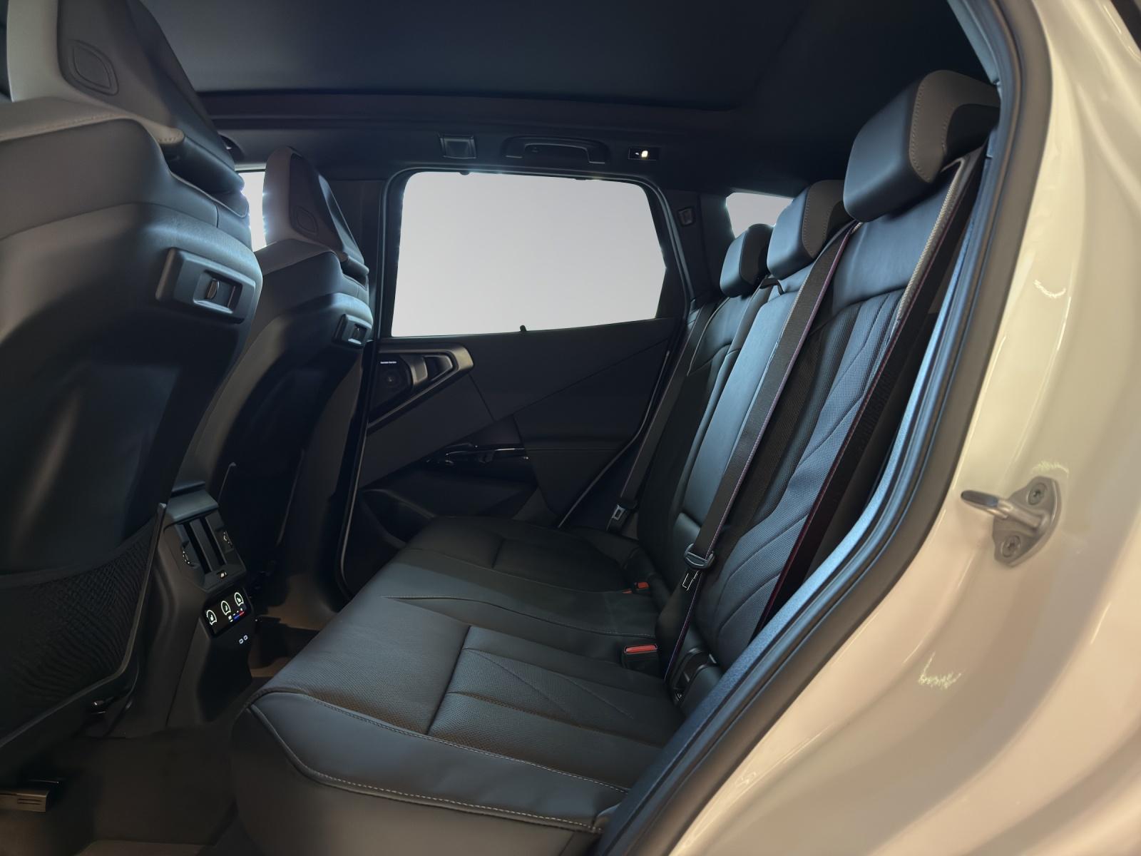BMW X3 M50i-image-16