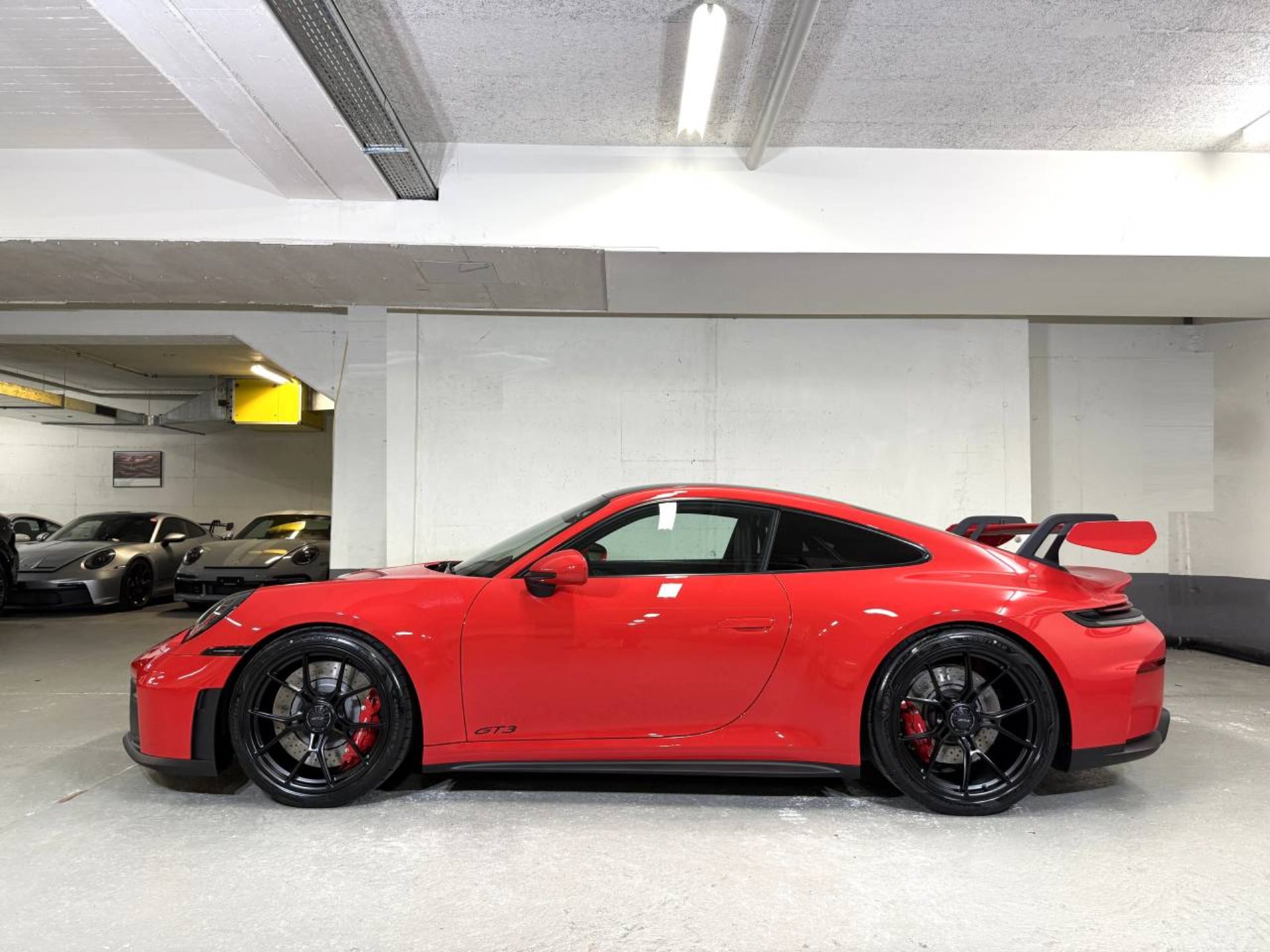 PORSCHE 911 GT3-showroom-element-1