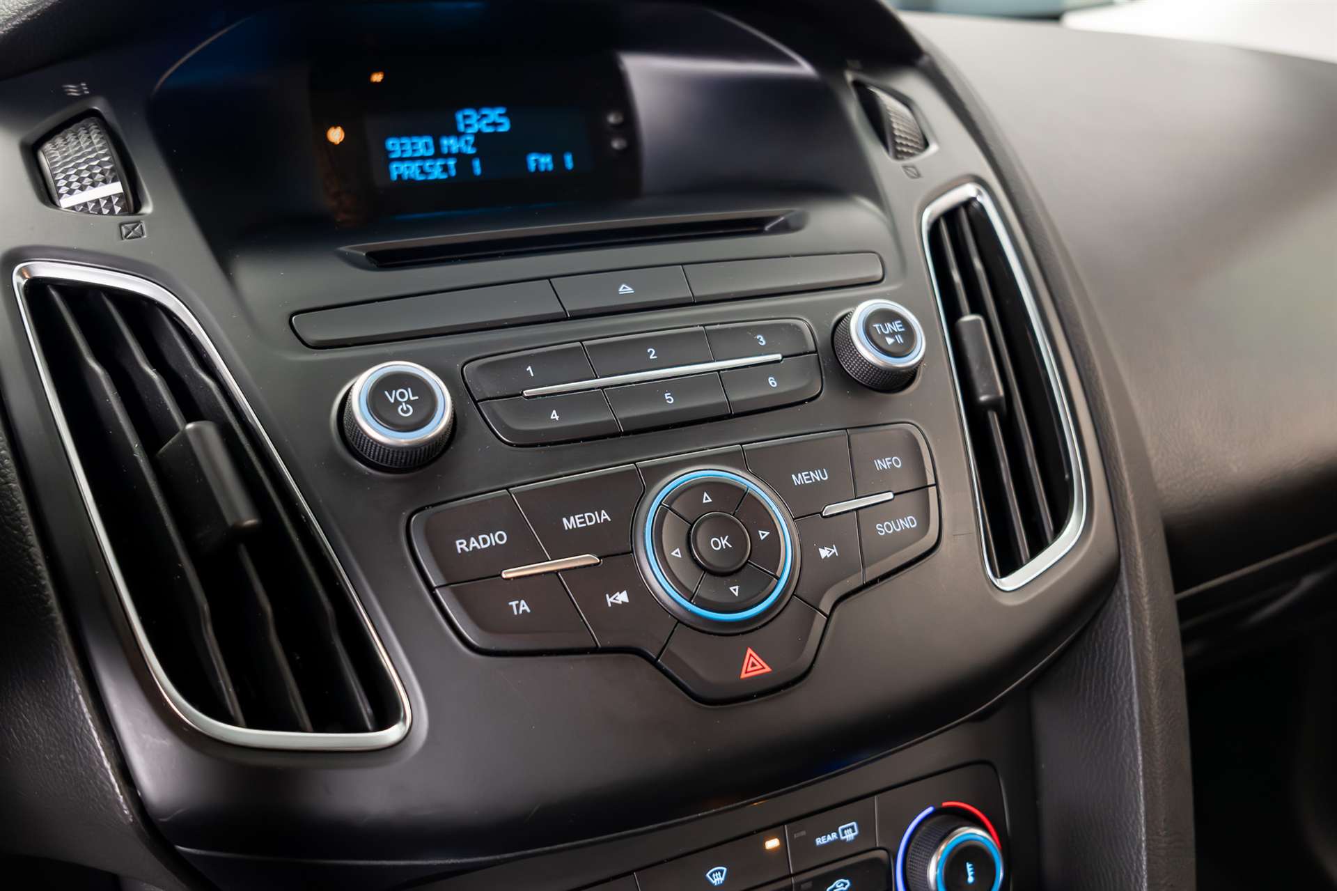 FORD Focus 1.5 TDCi Trend PowerShift-image-14