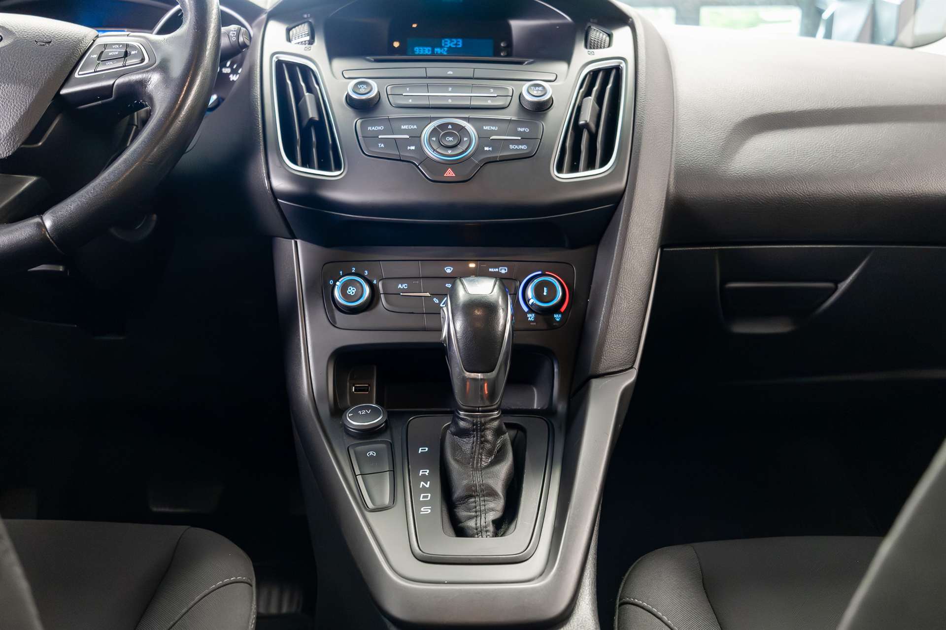 FORD Focus 1.5 TDCi Trend PowerShift-image-6